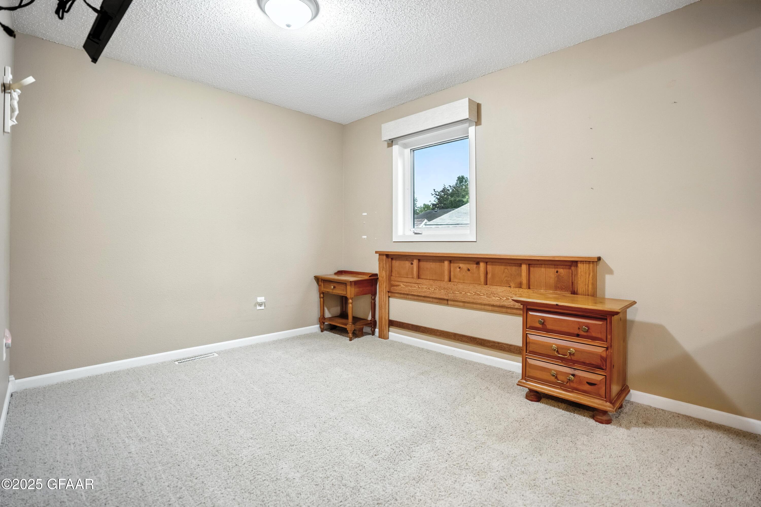 Grand Forks, North Dakota 58201, United States, 3 Bedrooms Bedrooms, ,2 BathroomsBathrooms,Residential,Pending,203597