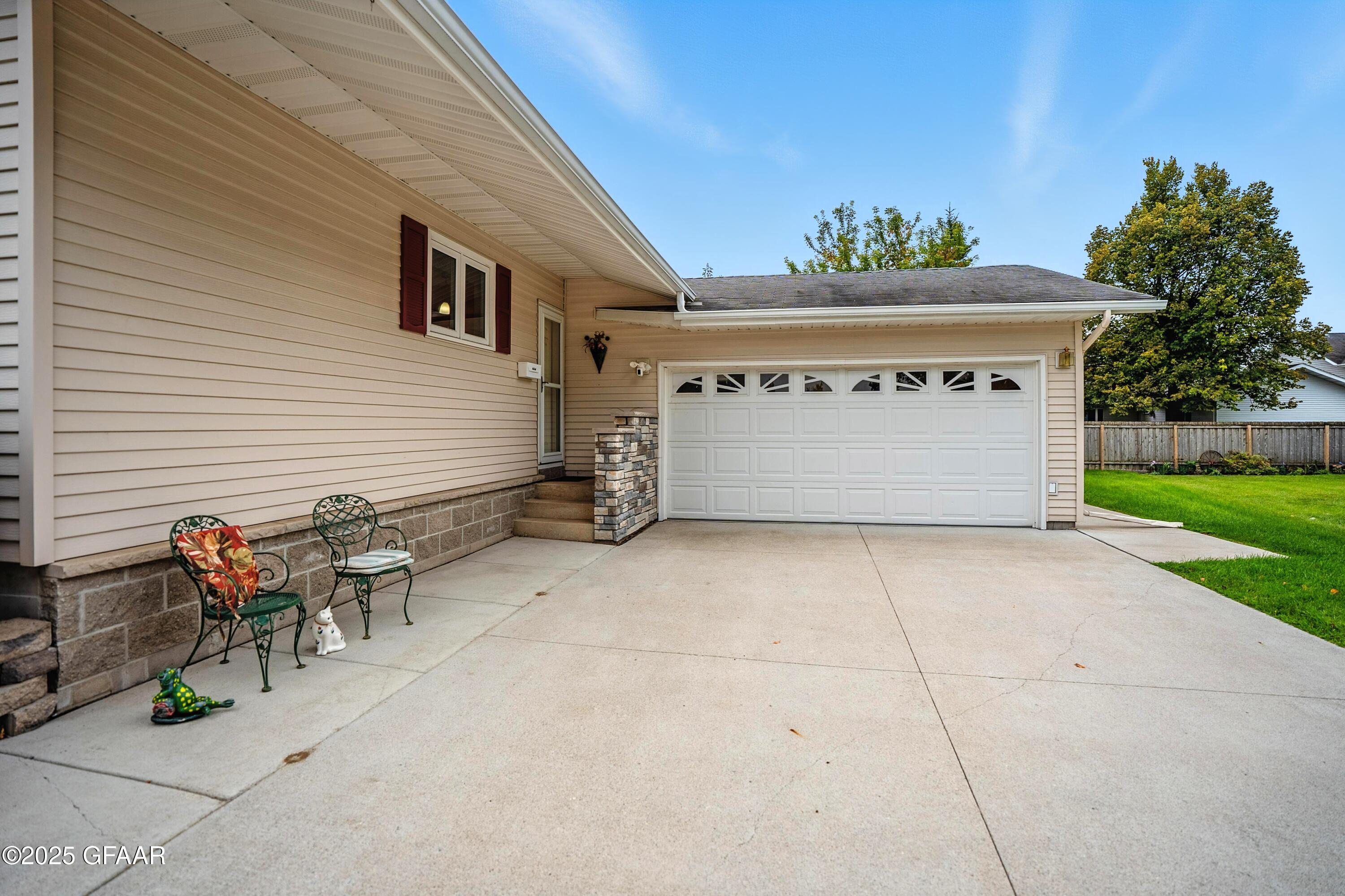 Grand Forks, North Dakota 58201, United States, 3 Bedrooms Bedrooms, ,2 BathroomsBathrooms,Residential,Pending,203597