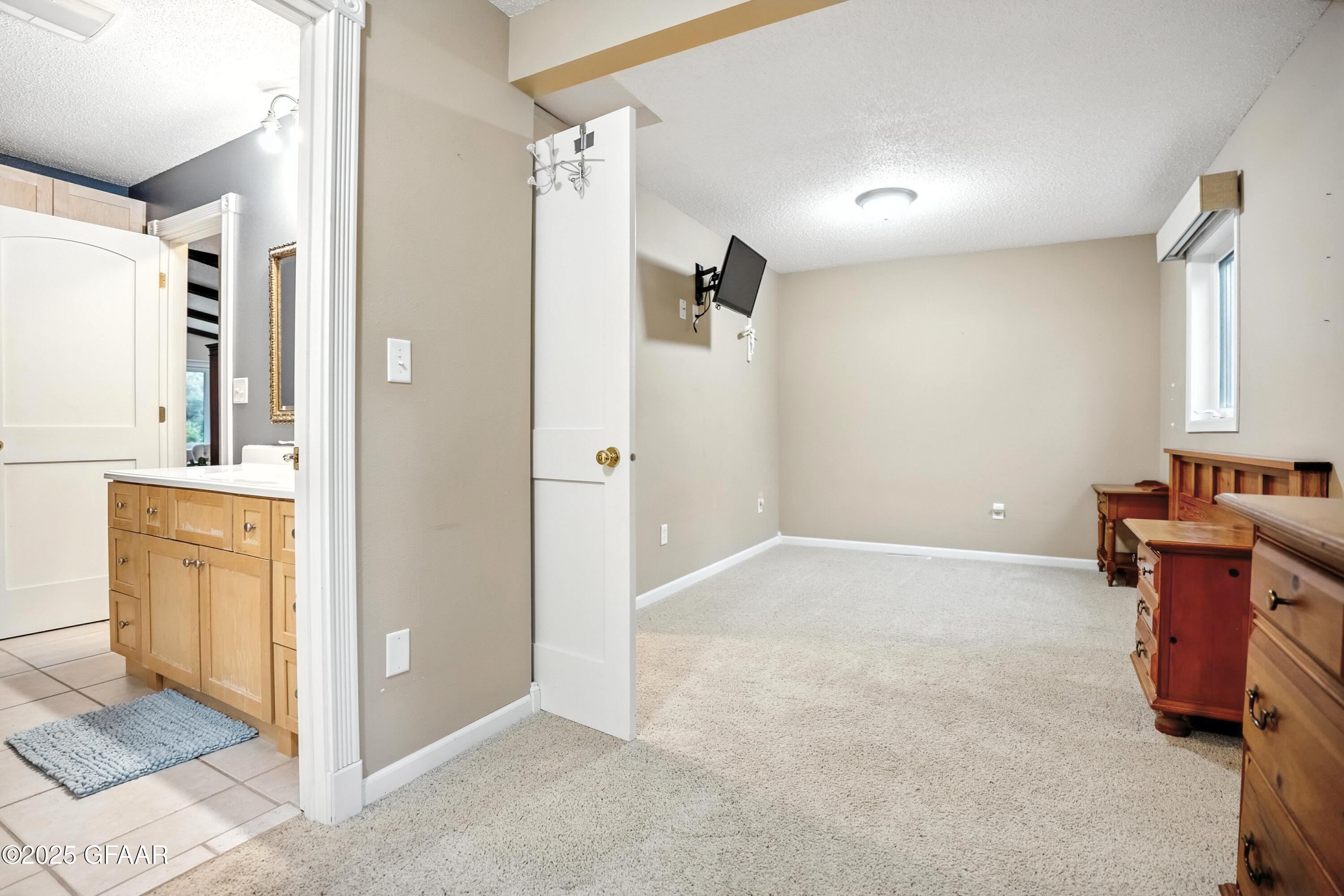 Grand Forks, North Dakota 58201, United States, 3 Bedrooms Bedrooms, ,2 BathroomsBathrooms,Residential,Pending,203597