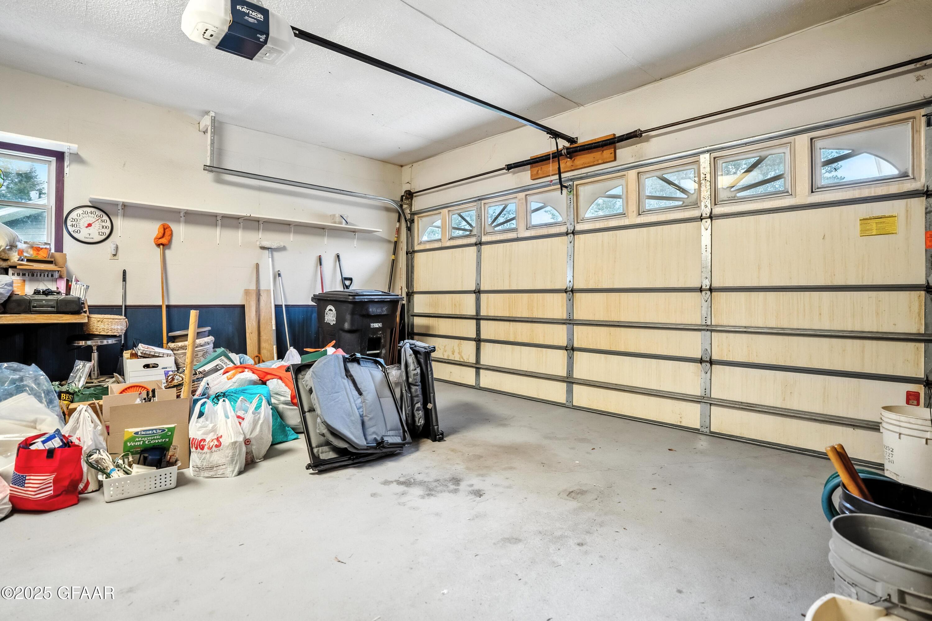 Grand Forks, North Dakota 58201, United States, 3 Bedrooms Bedrooms, ,2 BathroomsBathrooms,Residential,Pending,203597