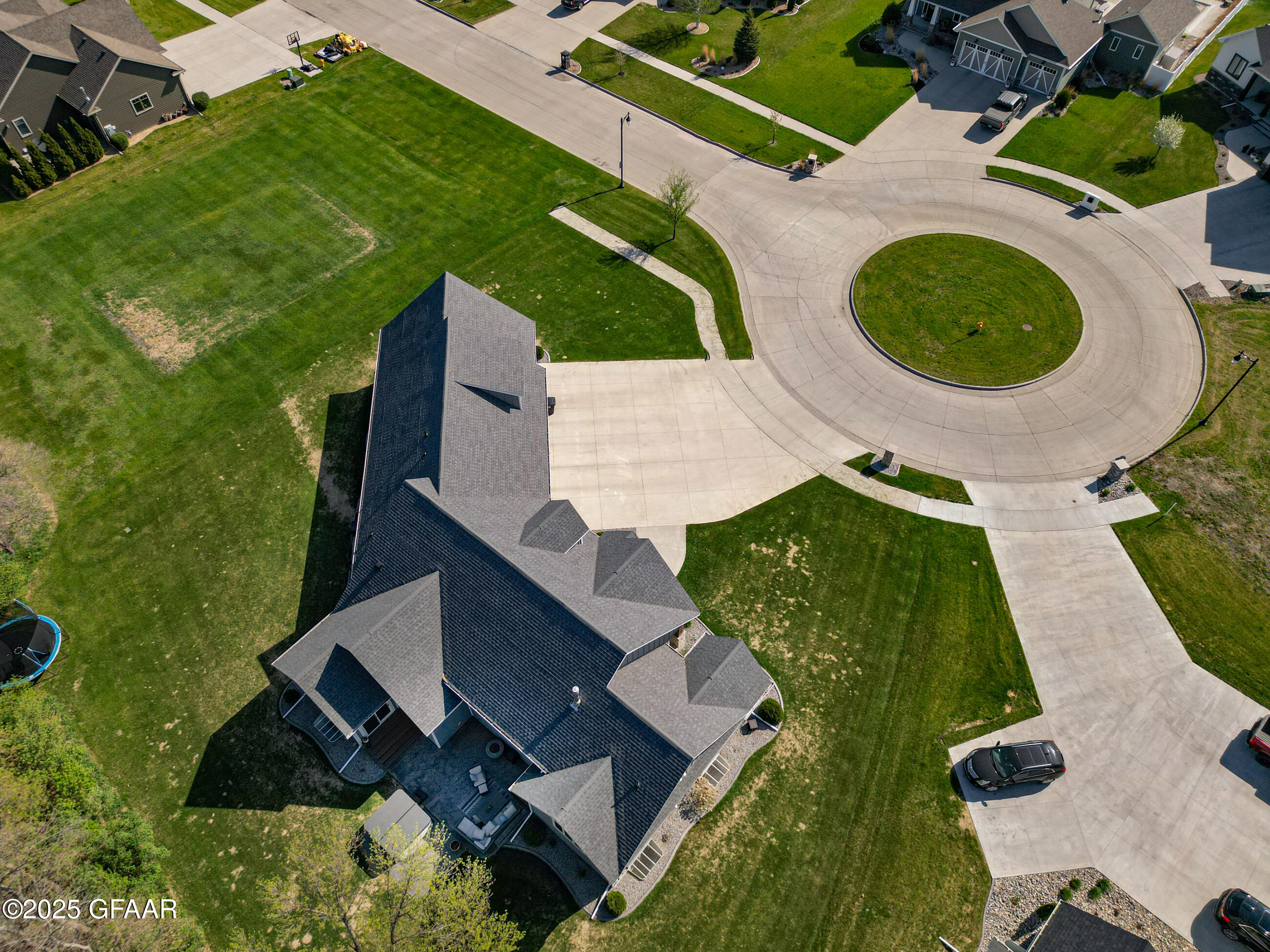 Grand Forks, North Dakota 58201, United States, 5 Bedrooms Bedrooms, ,4 BathroomsBathrooms,Residential,Pending,166336