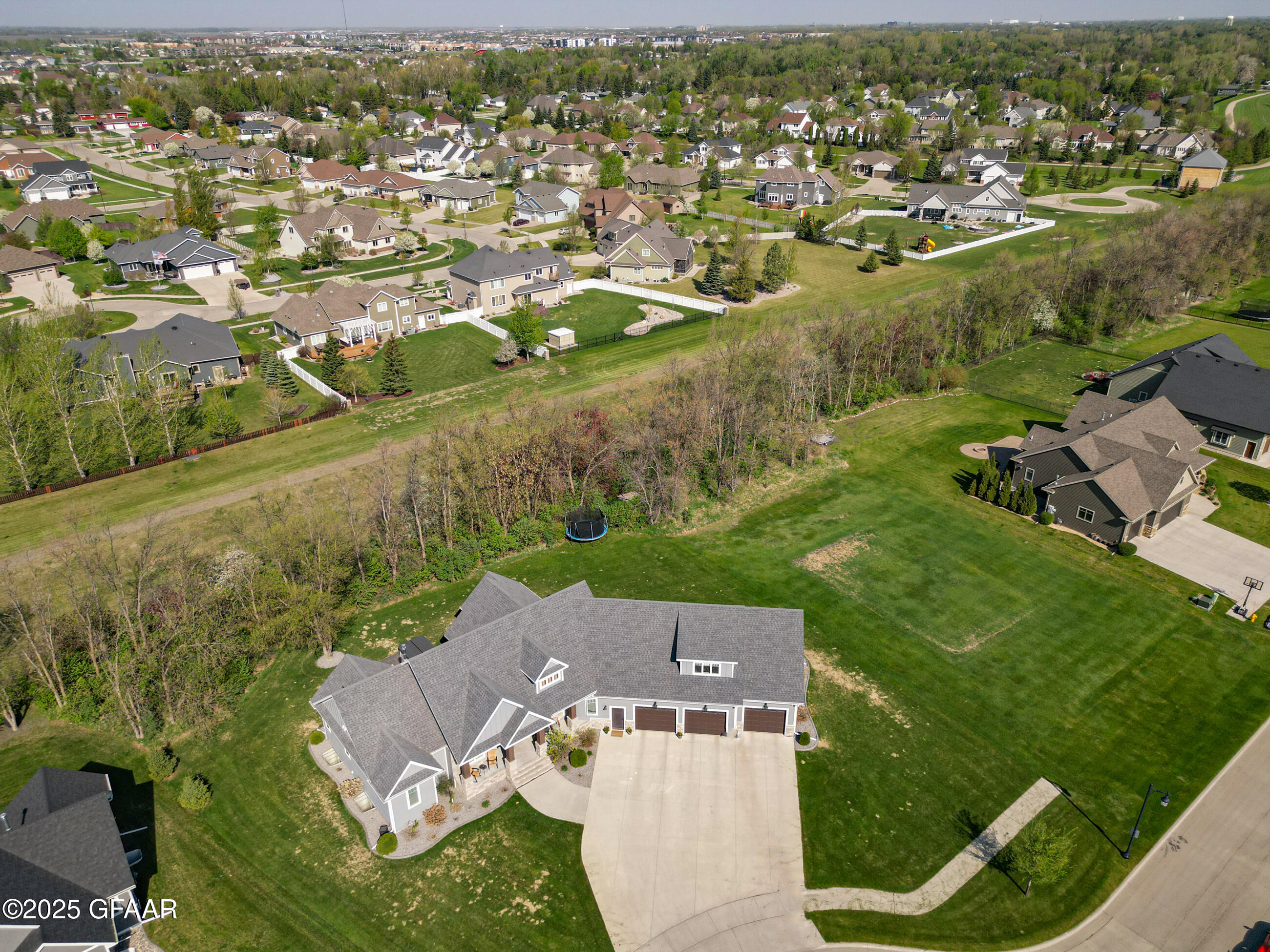 Grand Forks, North Dakota 58201, United States, 5 Bedrooms Bedrooms, ,4 BathroomsBathrooms,Residential,Pending,166336