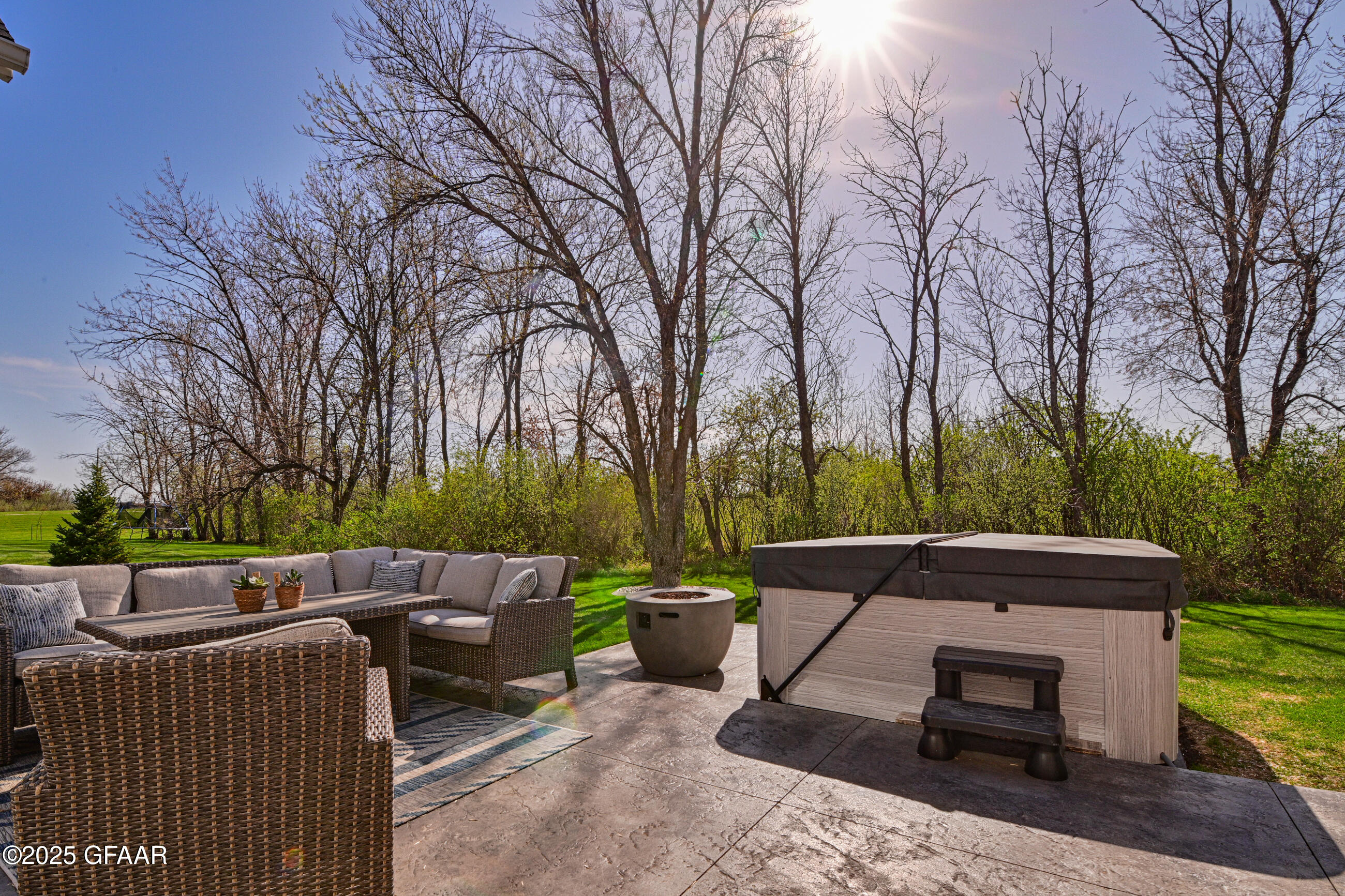 Grand Forks, North Dakota 58201, United States, 5 Bedrooms Bedrooms, ,4 BathroomsBathrooms,Residential,Pending,166336