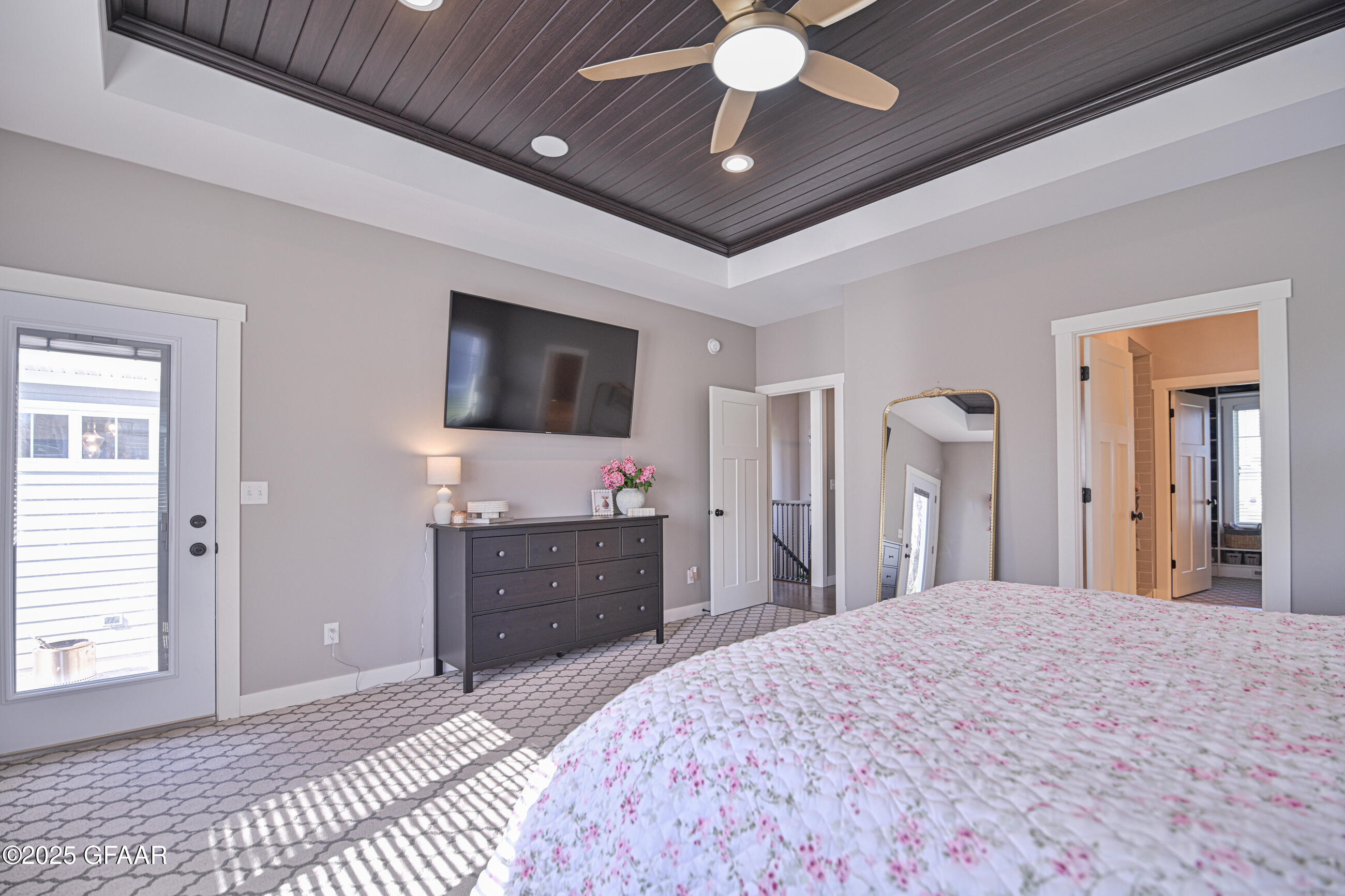 Grand Forks, North Dakota 58201, United States, 5 Bedrooms Bedrooms, ,4 BathroomsBathrooms,Residential,Pending,166336