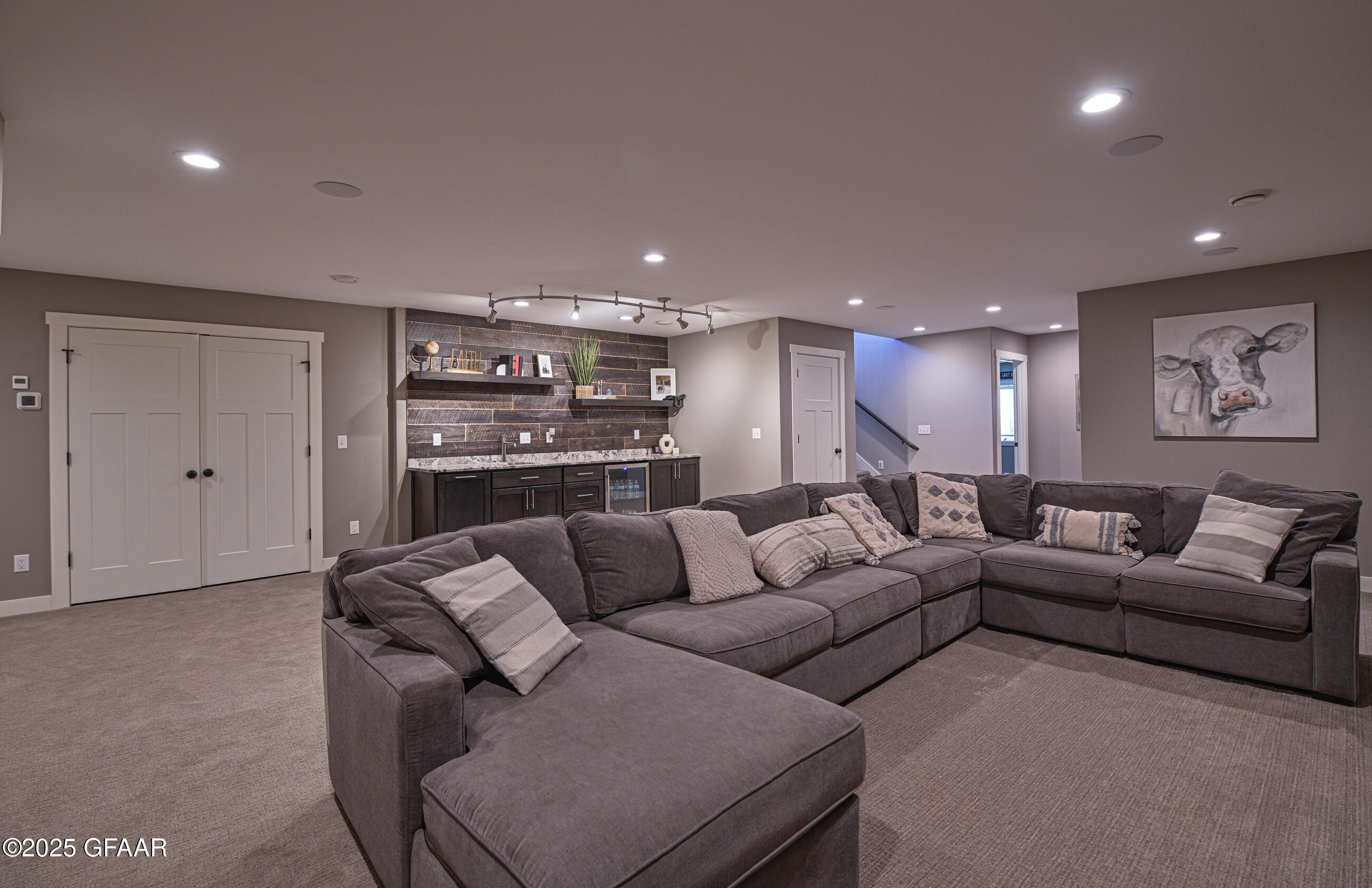 Grand Forks, North Dakota 58201, United States, 5 Bedrooms Bedrooms, ,4 BathroomsBathrooms,Residential,Pending,166336