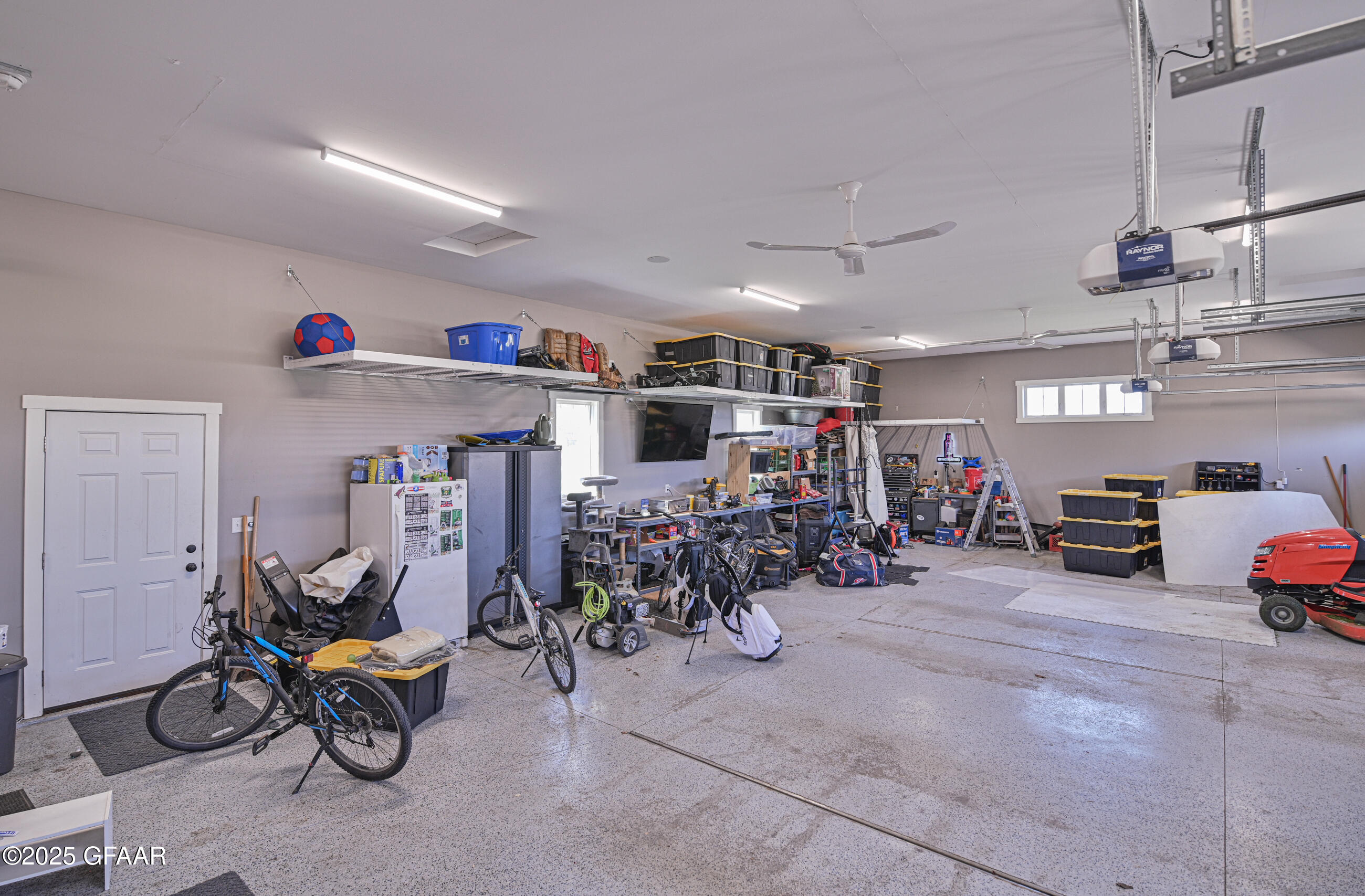 Grand Forks, North Dakota 58201, United States, 5 Bedrooms Bedrooms, ,4 BathroomsBathrooms,Residential,Pending,166336