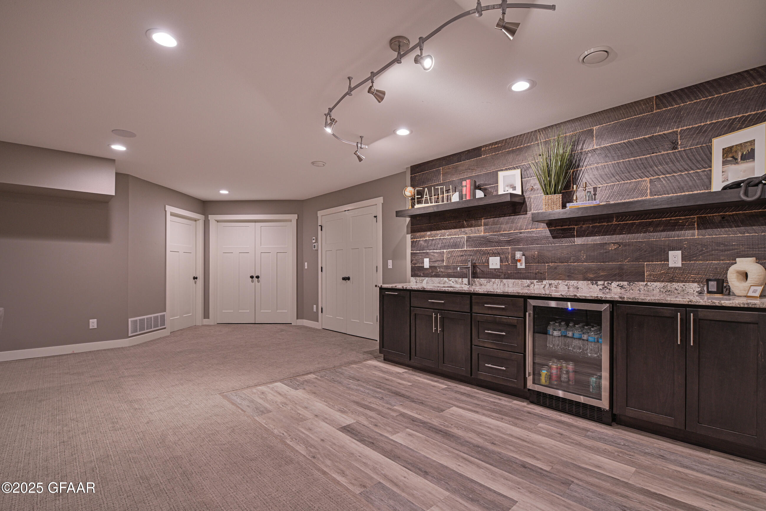 Grand Forks, North Dakota 58201, United States, 5 Bedrooms Bedrooms, ,4 BathroomsBathrooms,Residential,Pending,166336