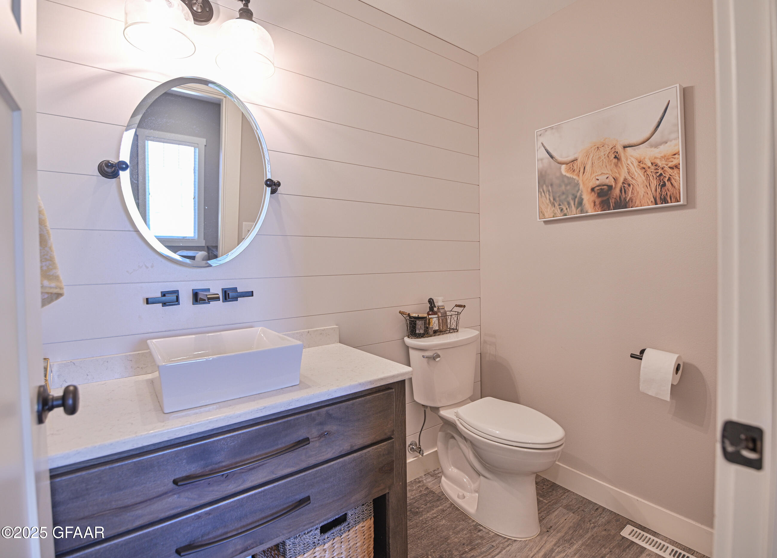 Grand Forks, North Dakota 58201, United States, 5 Bedrooms Bedrooms, ,4 BathroomsBathrooms,Residential,Pending,166336