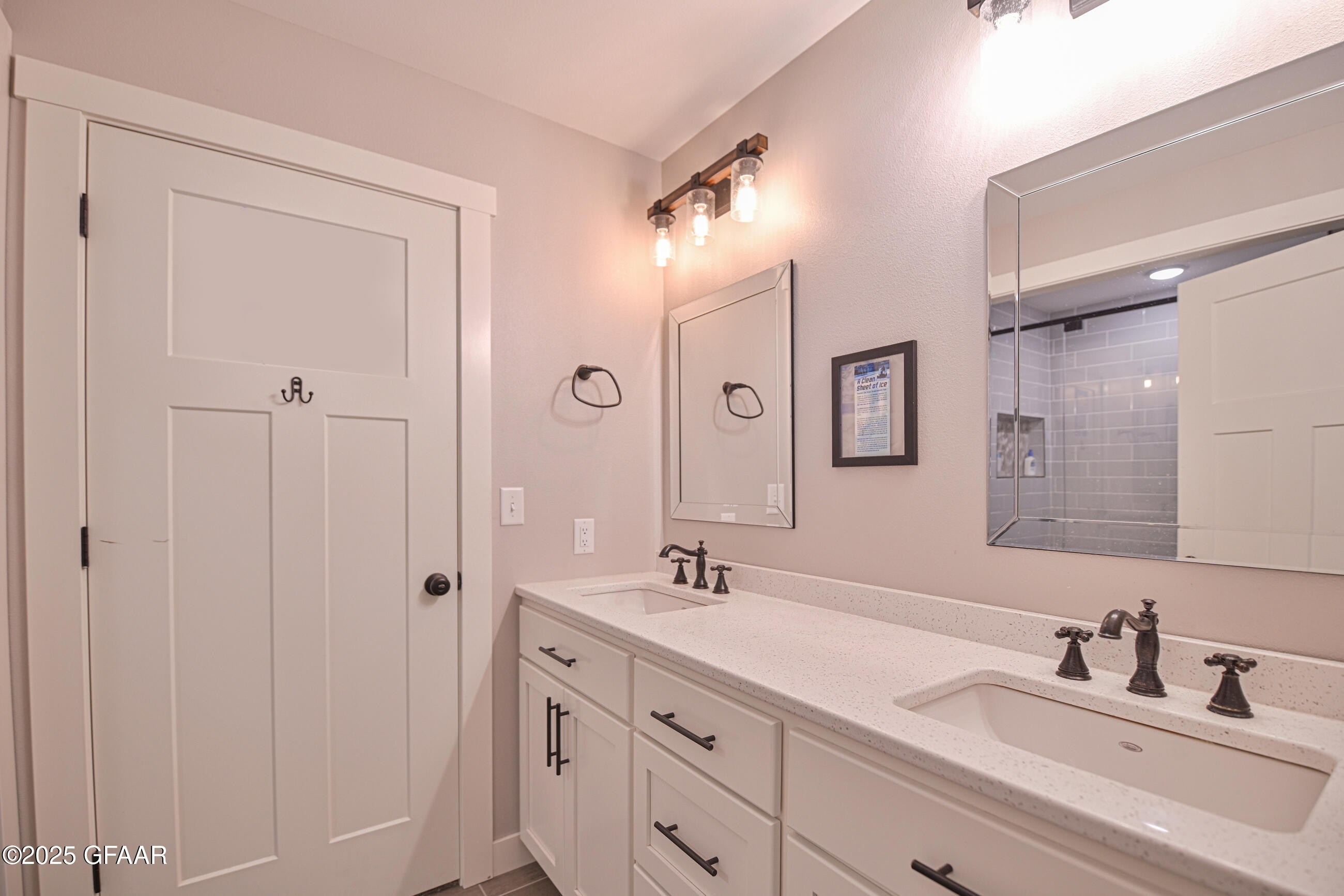 Grand Forks, North Dakota 58201, United States, 5 Bedrooms Bedrooms, ,4 BathroomsBathrooms,Residential,Pending,166336