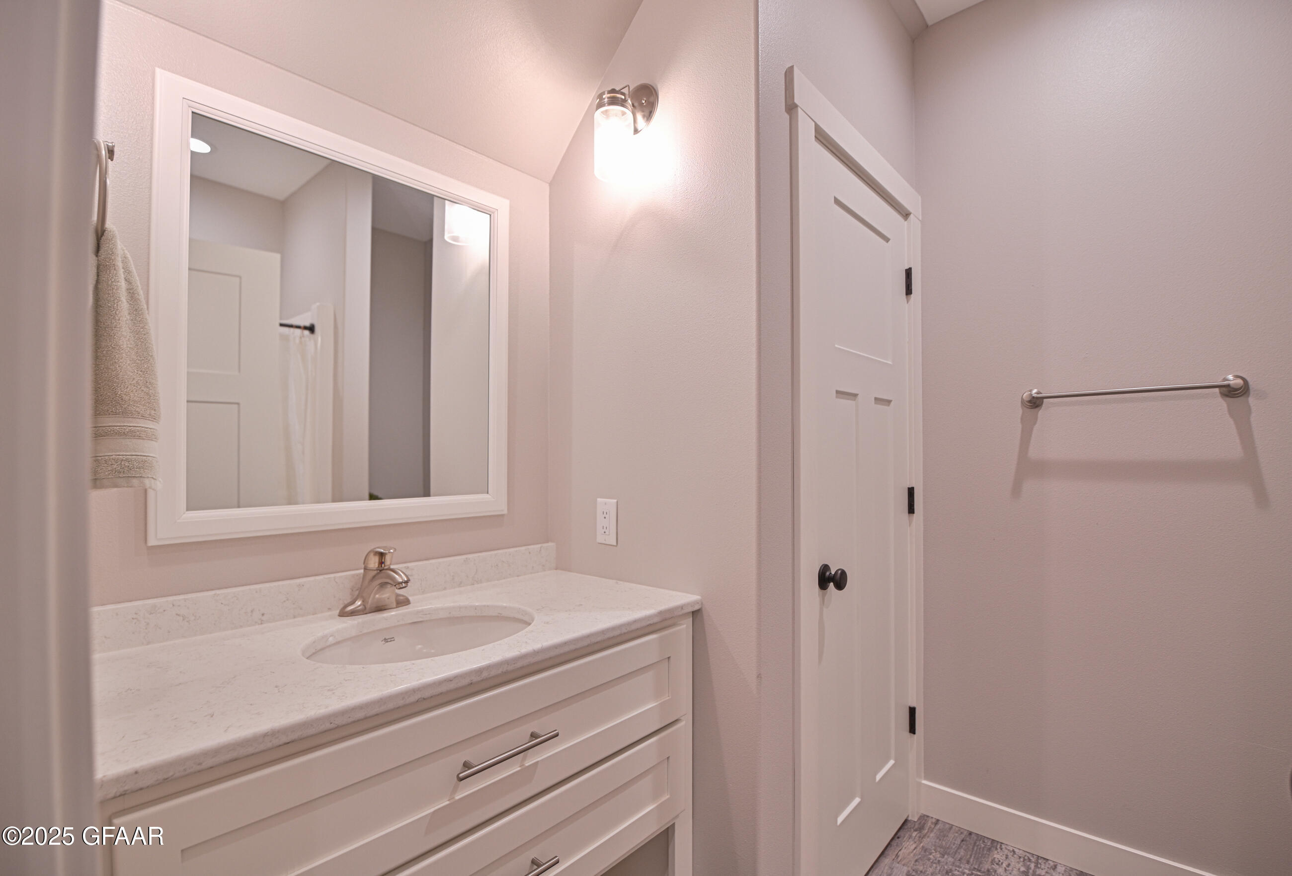 Grand Forks, North Dakota 58201, United States, 5 Bedrooms Bedrooms, ,4 BathroomsBathrooms,Residential,Pending,166336