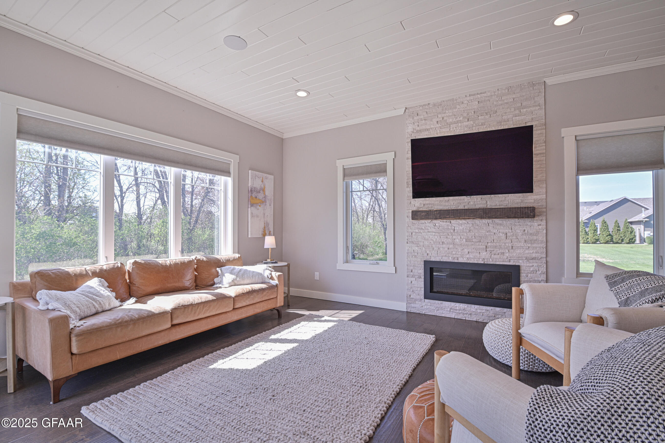 Grand Forks, North Dakota 58201, United States, 5 Bedrooms Bedrooms, ,4 BathroomsBathrooms,Residential,Pending,166336