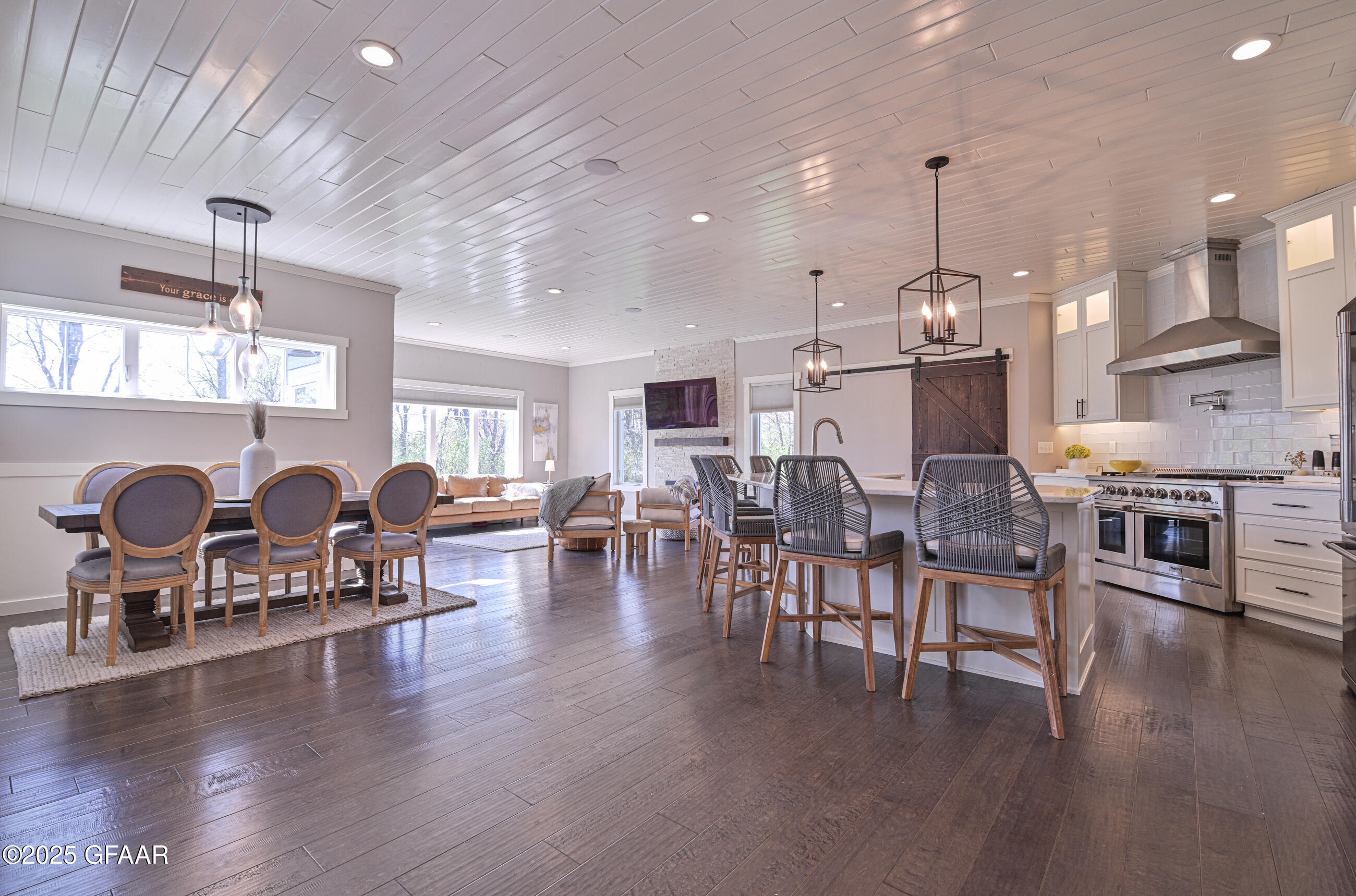 Grand Forks, North Dakota 58201, United States, 5 Bedrooms Bedrooms, ,4 BathroomsBathrooms,Residential,Pending,166336