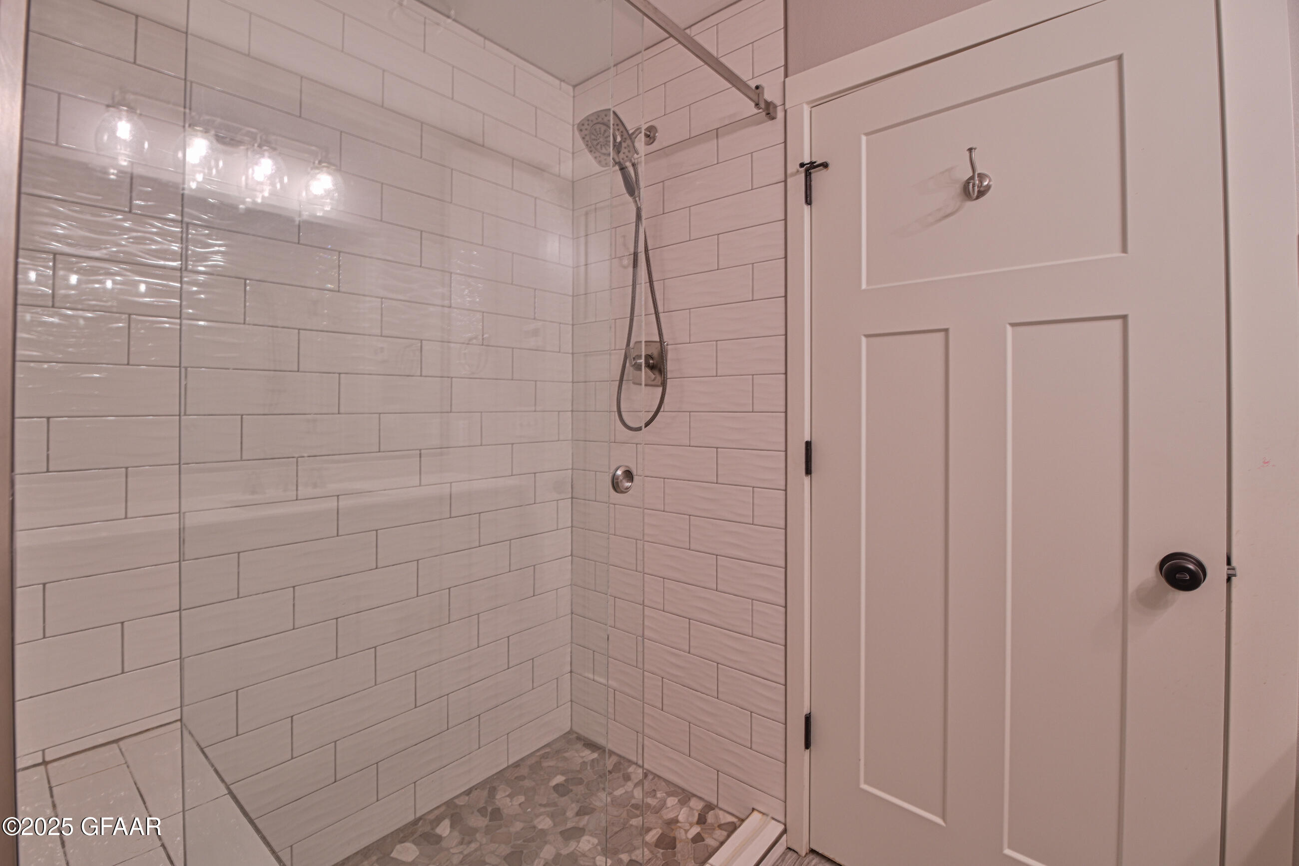 Grand Forks, North Dakota 58201, United States, 5 Bedrooms Bedrooms, ,4 BathroomsBathrooms,Residential,Pending,166336