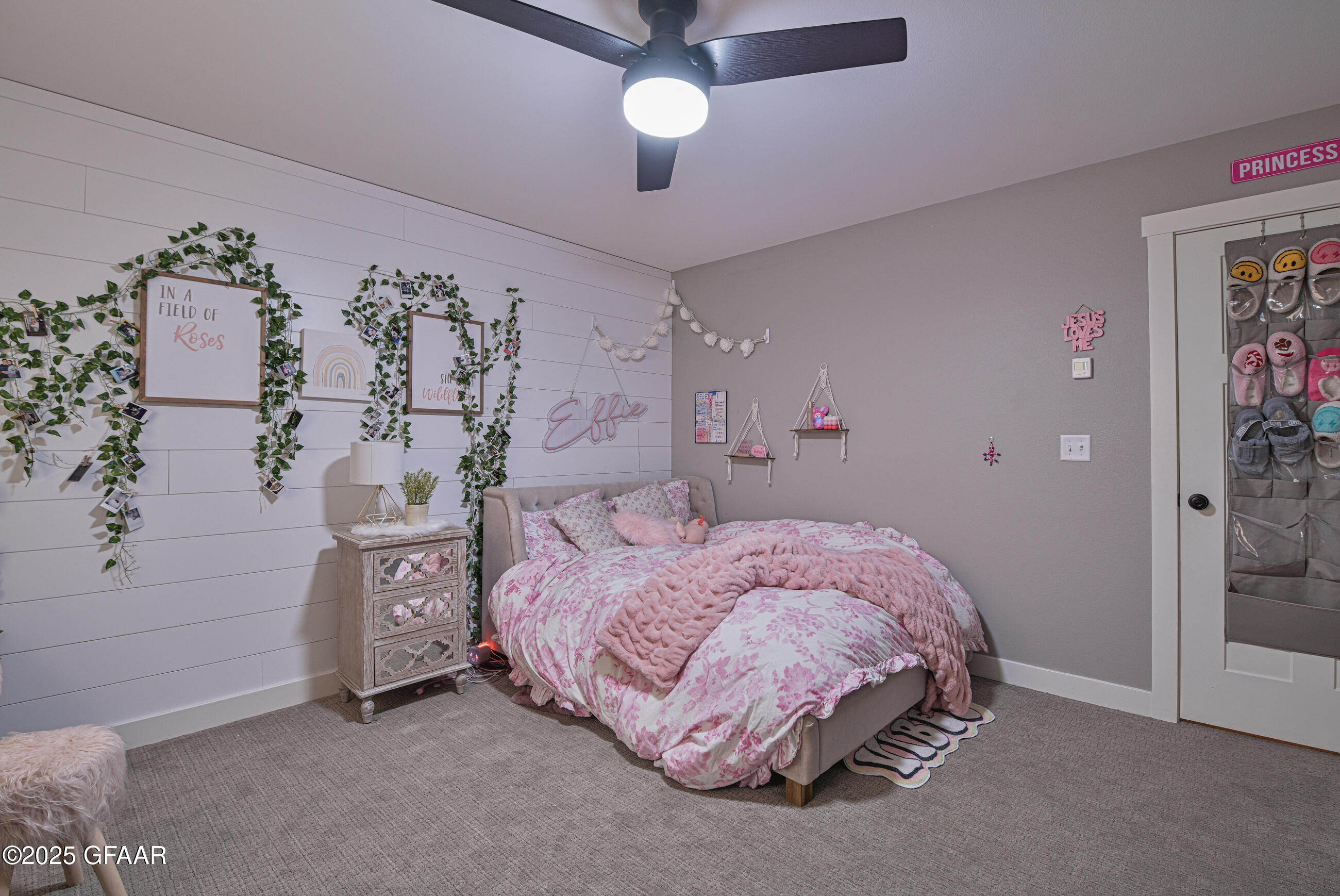 Grand Forks, North Dakota 58201, United States, 5 Bedrooms Bedrooms, ,4 BathroomsBathrooms,Residential,Pending,166336