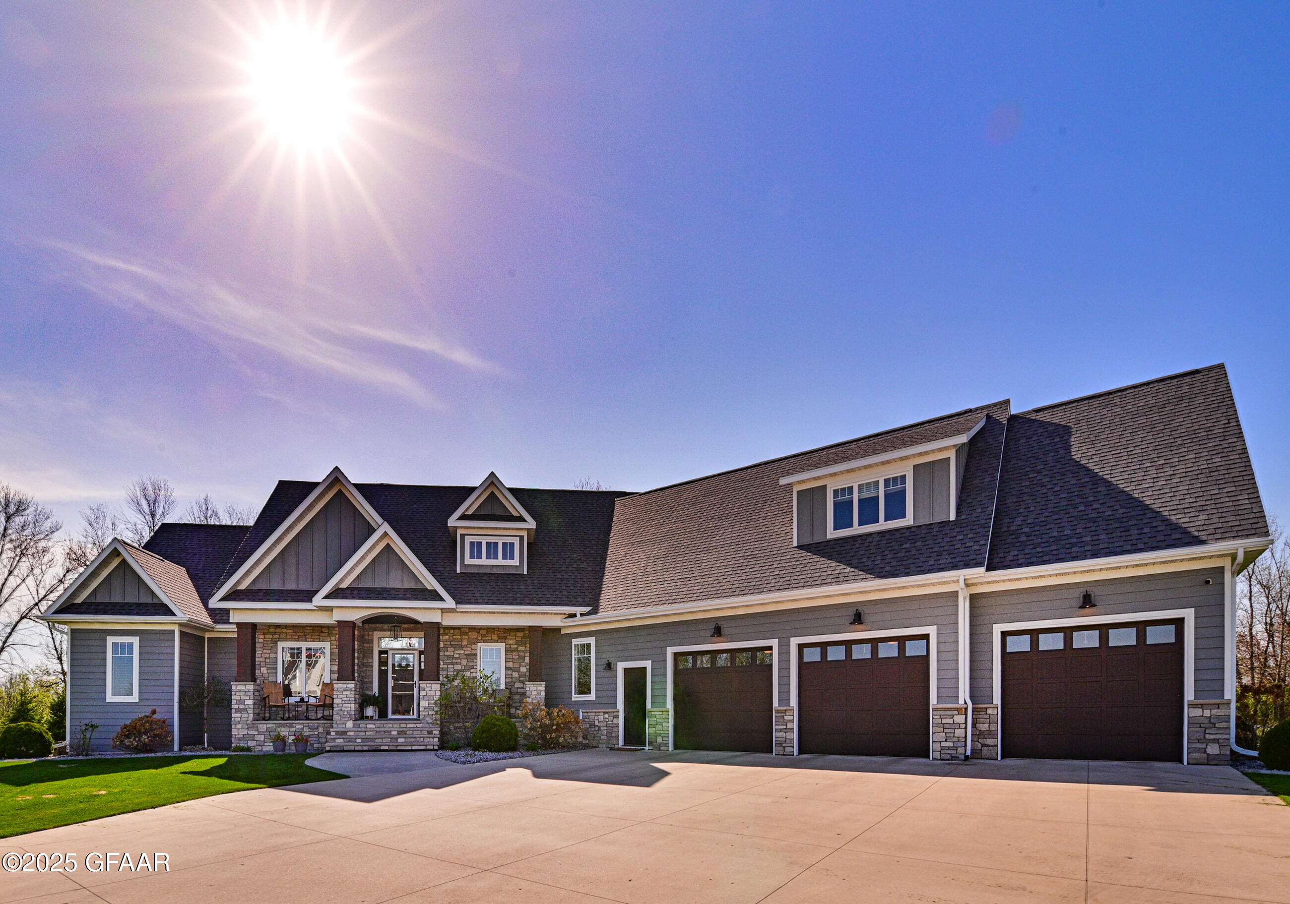 Grand Forks, North Dakota 58201, United States, 5 Bedrooms Bedrooms, ,4 BathroomsBathrooms,Residential,Pending,166336