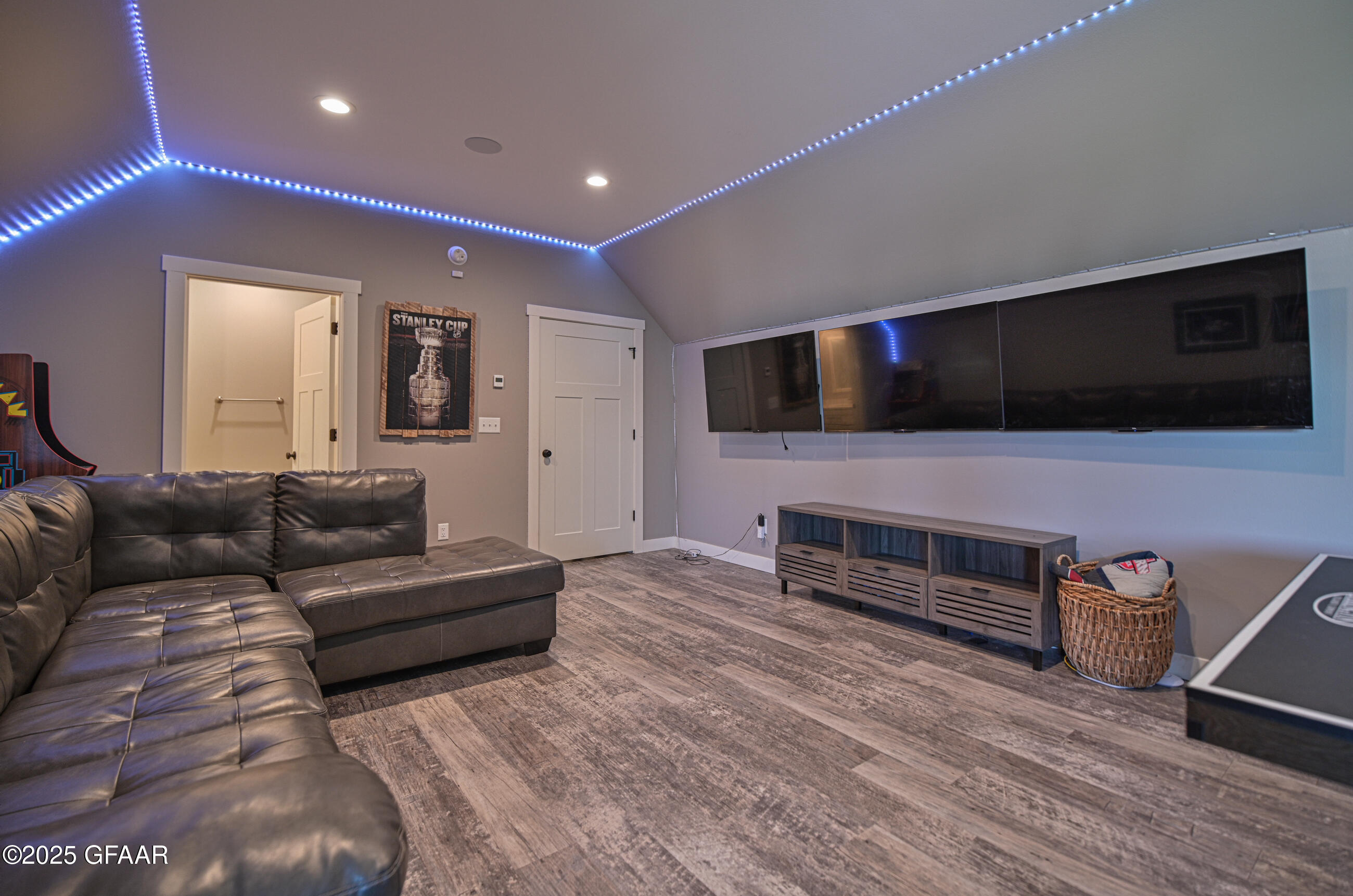 Grand Forks, North Dakota 58201, United States, 5 Bedrooms Bedrooms, ,4 BathroomsBathrooms,Residential,Pending,166336