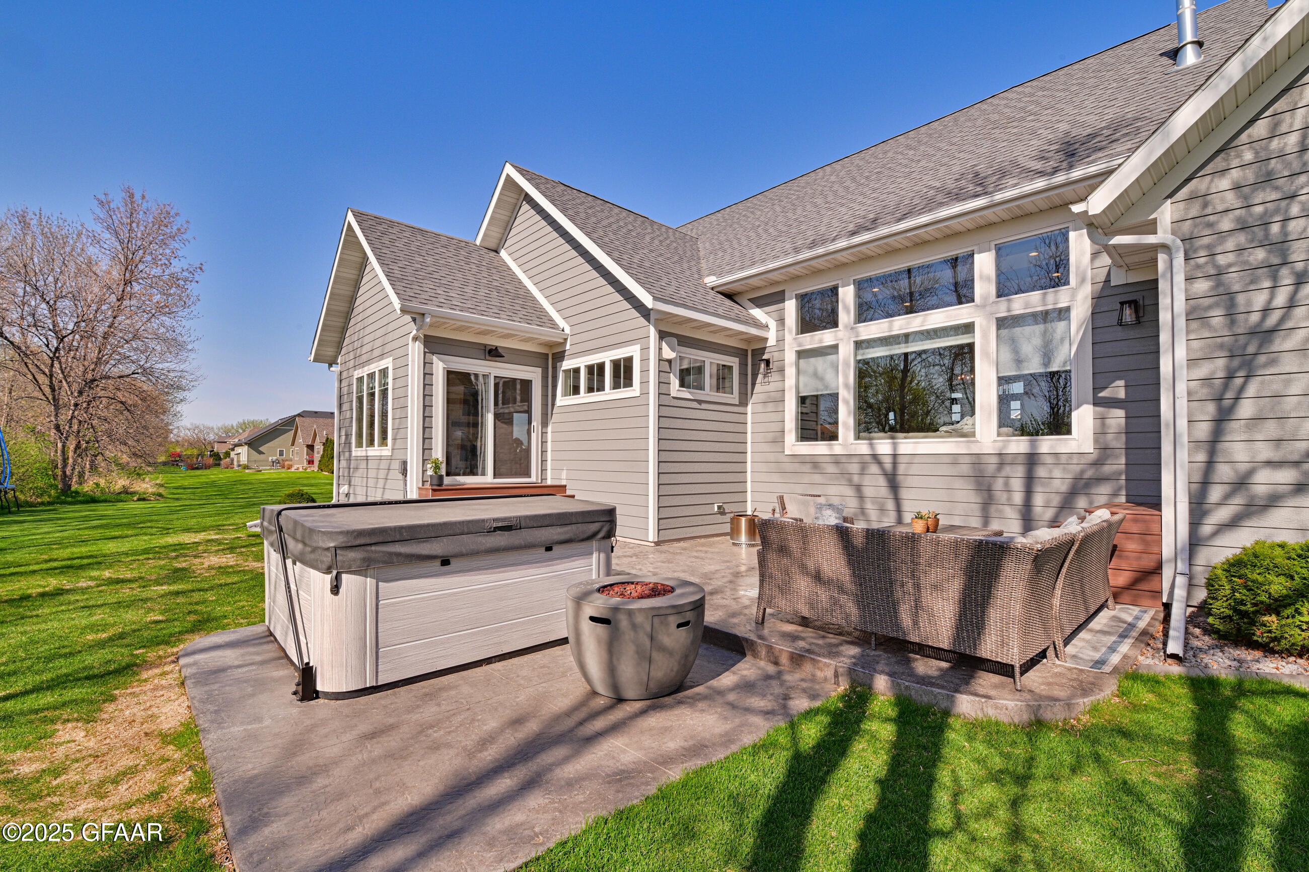 Grand Forks, North Dakota 58201, United States, 5 Bedrooms Bedrooms, ,4 BathroomsBathrooms,Residential,Pending,166336