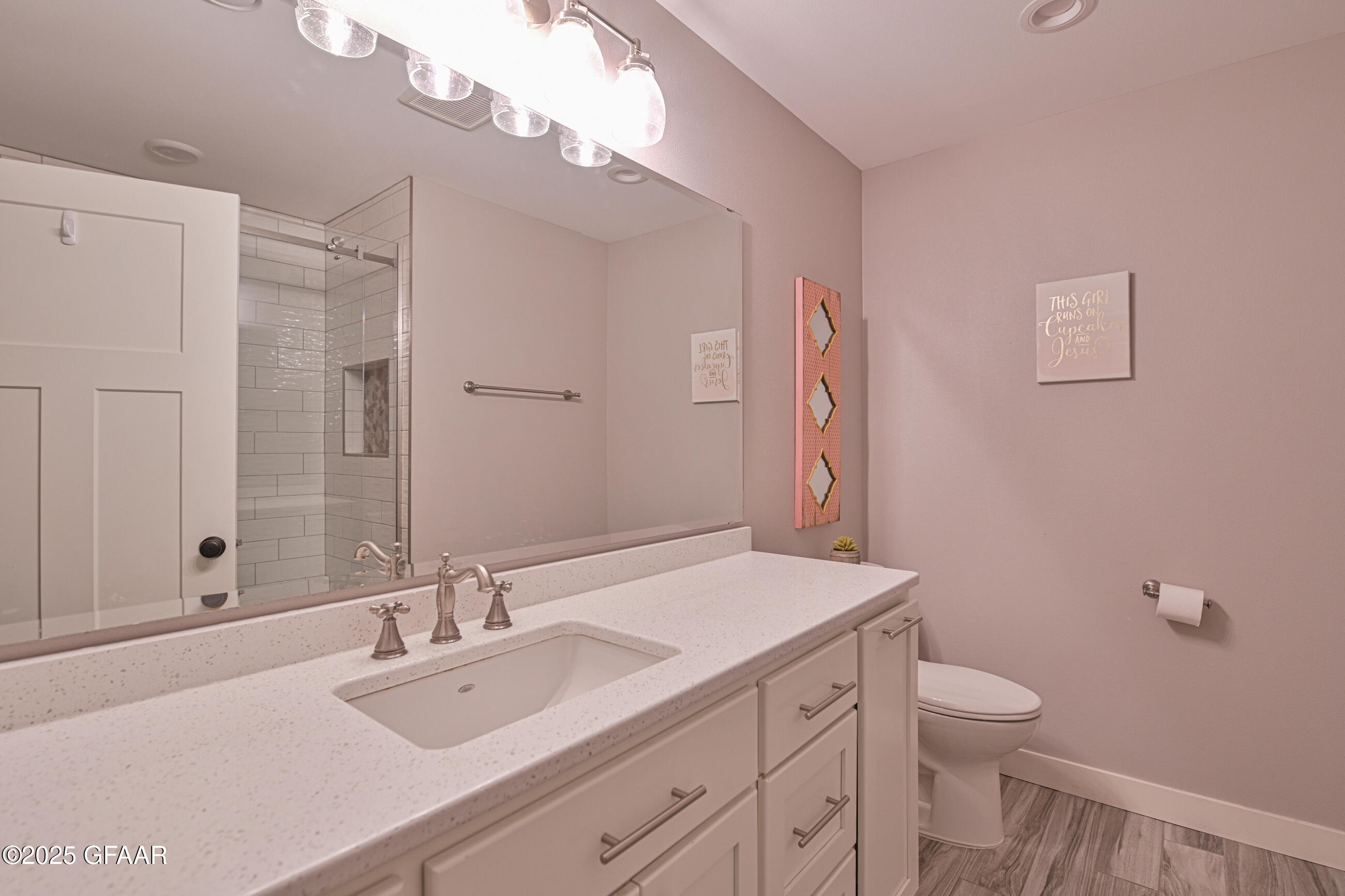 Grand Forks, North Dakota 58201, United States, 5 Bedrooms Bedrooms, ,4 BathroomsBathrooms,Residential,Pending,166336