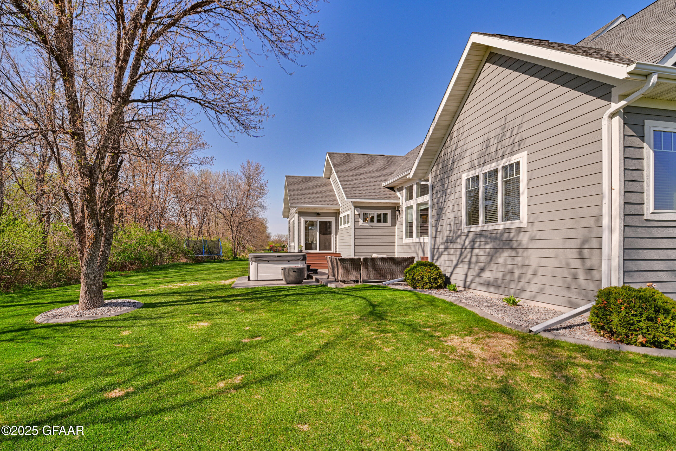 Grand Forks, North Dakota 58201, United States, 5 Bedrooms Bedrooms, ,4 BathroomsBathrooms,Residential,Pending,166336