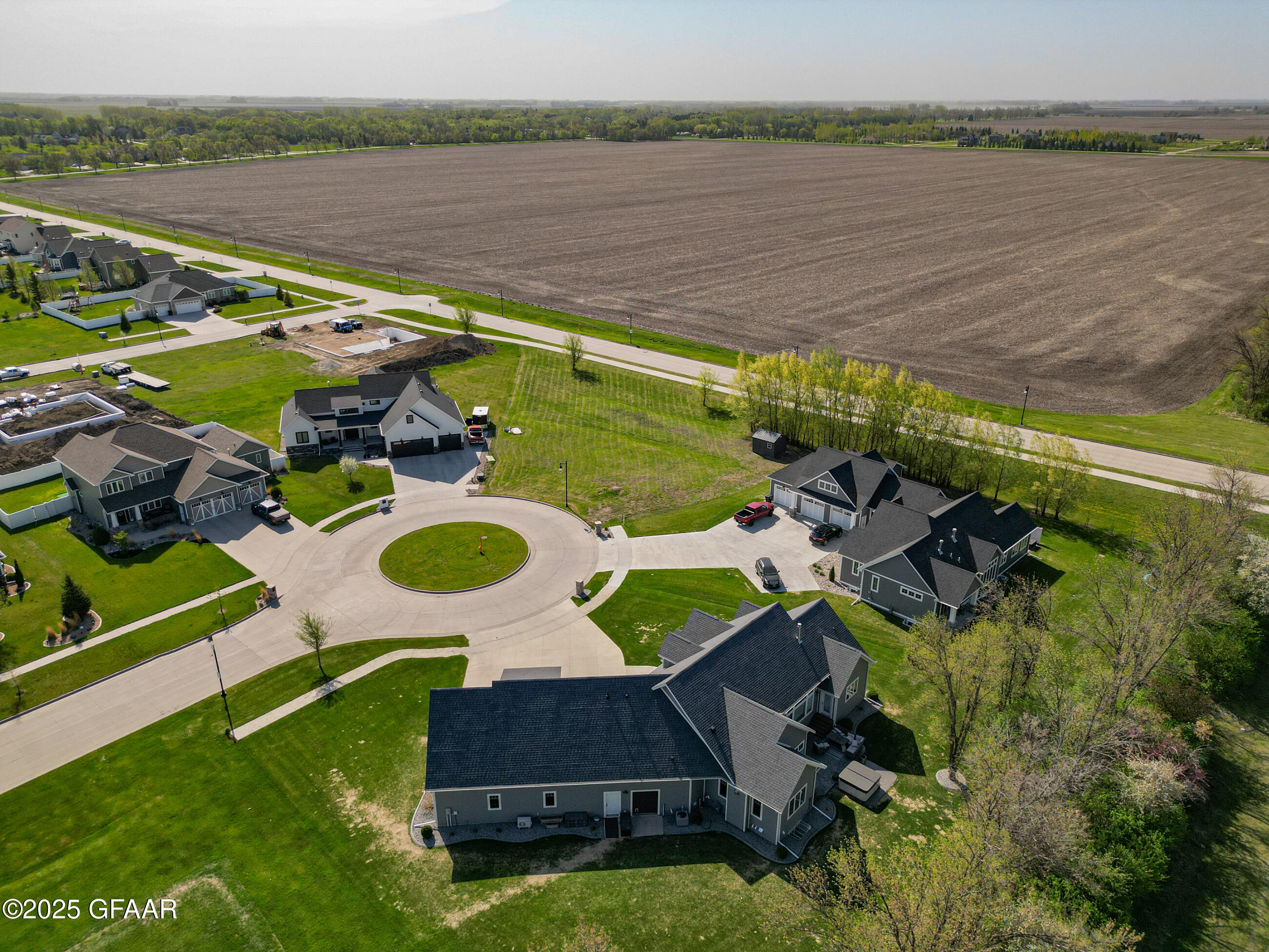 Grand Forks, North Dakota 58201, United States, 5 Bedrooms Bedrooms, ,4 BathroomsBathrooms,Residential,Pending,166336