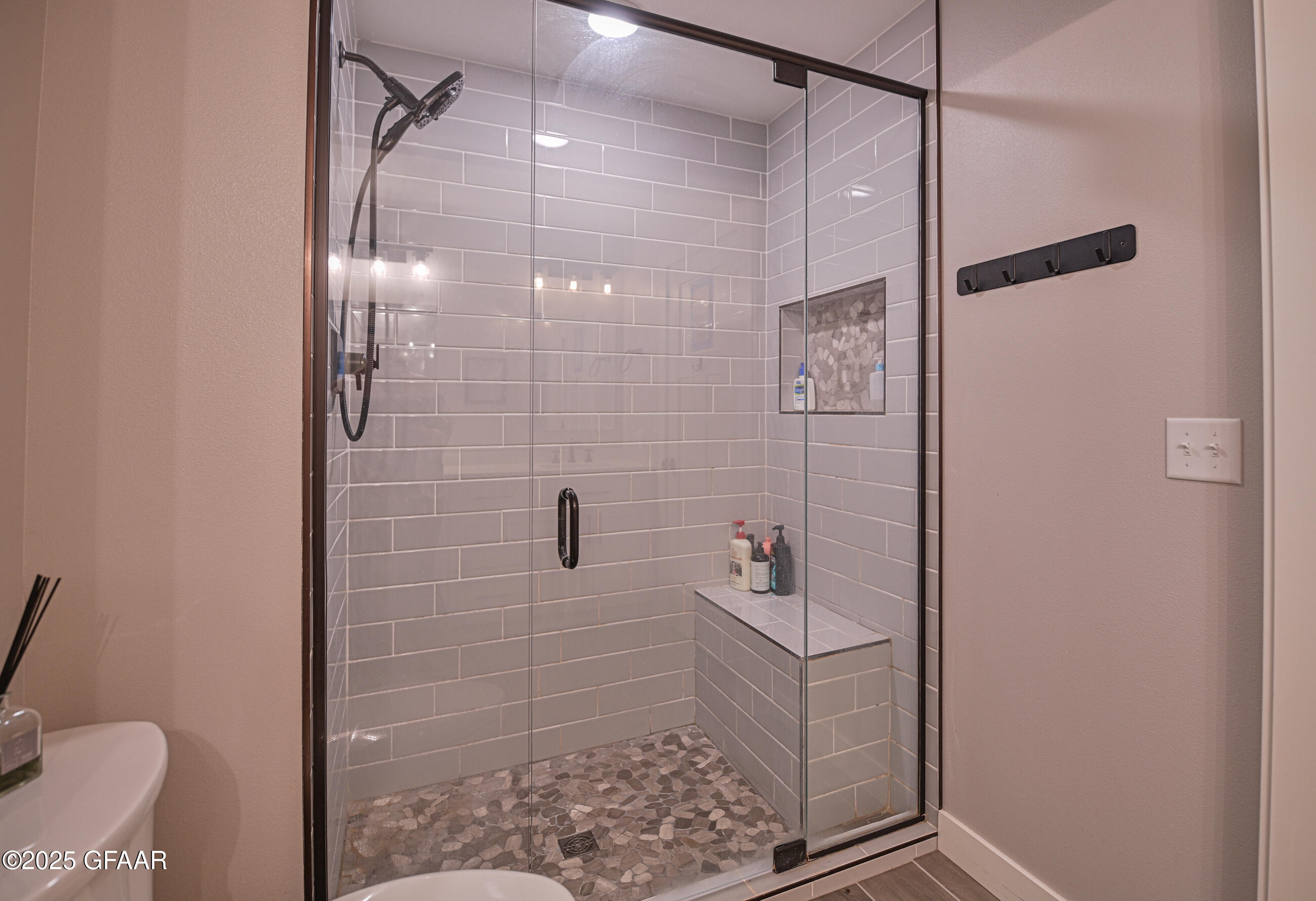 Grand Forks, North Dakota 58201, United States, 5 Bedrooms Bedrooms, ,4 BathroomsBathrooms,Residential,Pending,166336