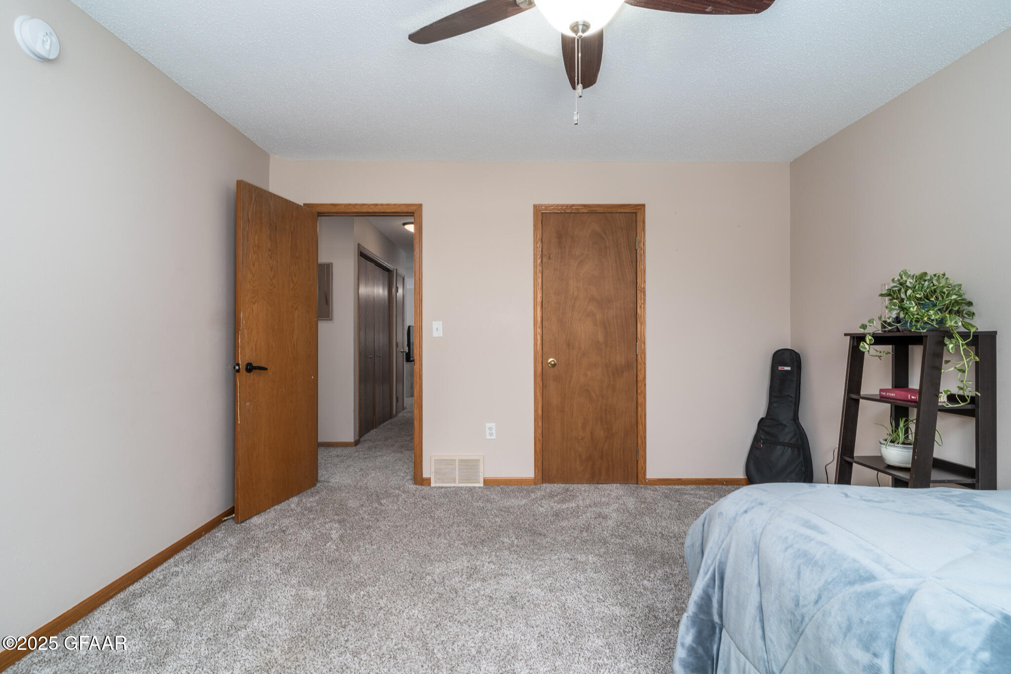 Grand Forks, North Dakota 58203, United States, 4 Bedrooms Bedrooms, ,2 BathroomsBathrooms,Residential,Pending,90898