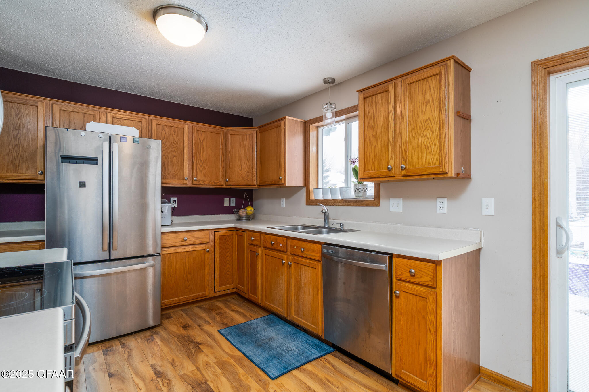 Grand Forks, North Dakota 58203, United States, 4 Bedrooms Bedrooms, ,2 BathroomsBathrooms,Residential,Pending,90898