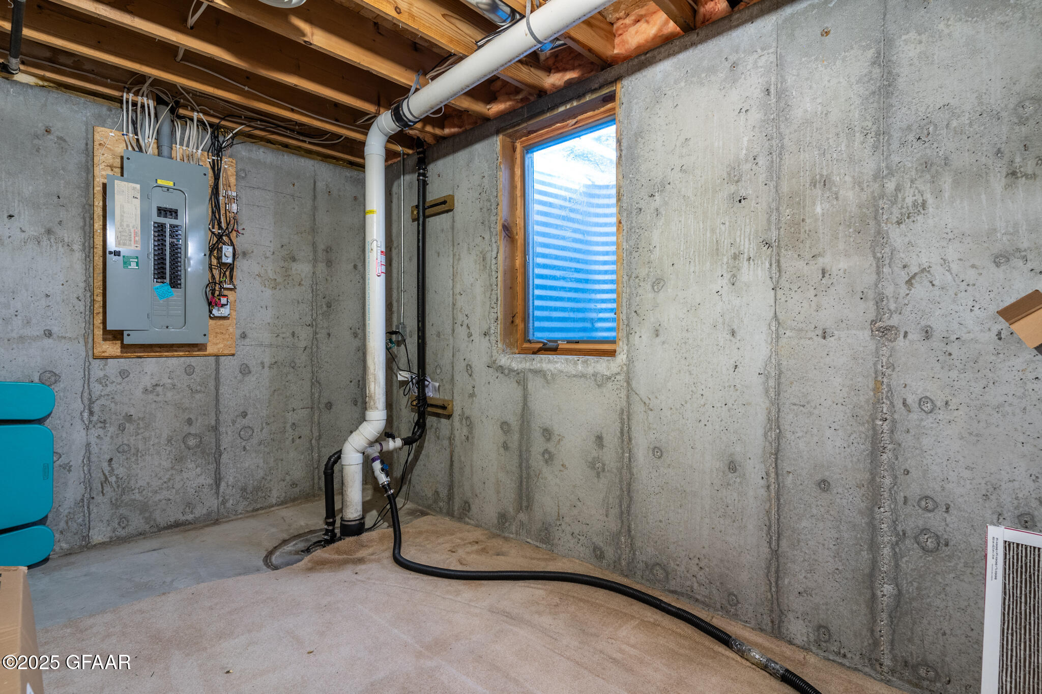 Grand Forks, North Dakota 58203, United States, 4 Bedrooms Bedrooms, ,2 BathroomsBathrooms,Residential,Pending,90898