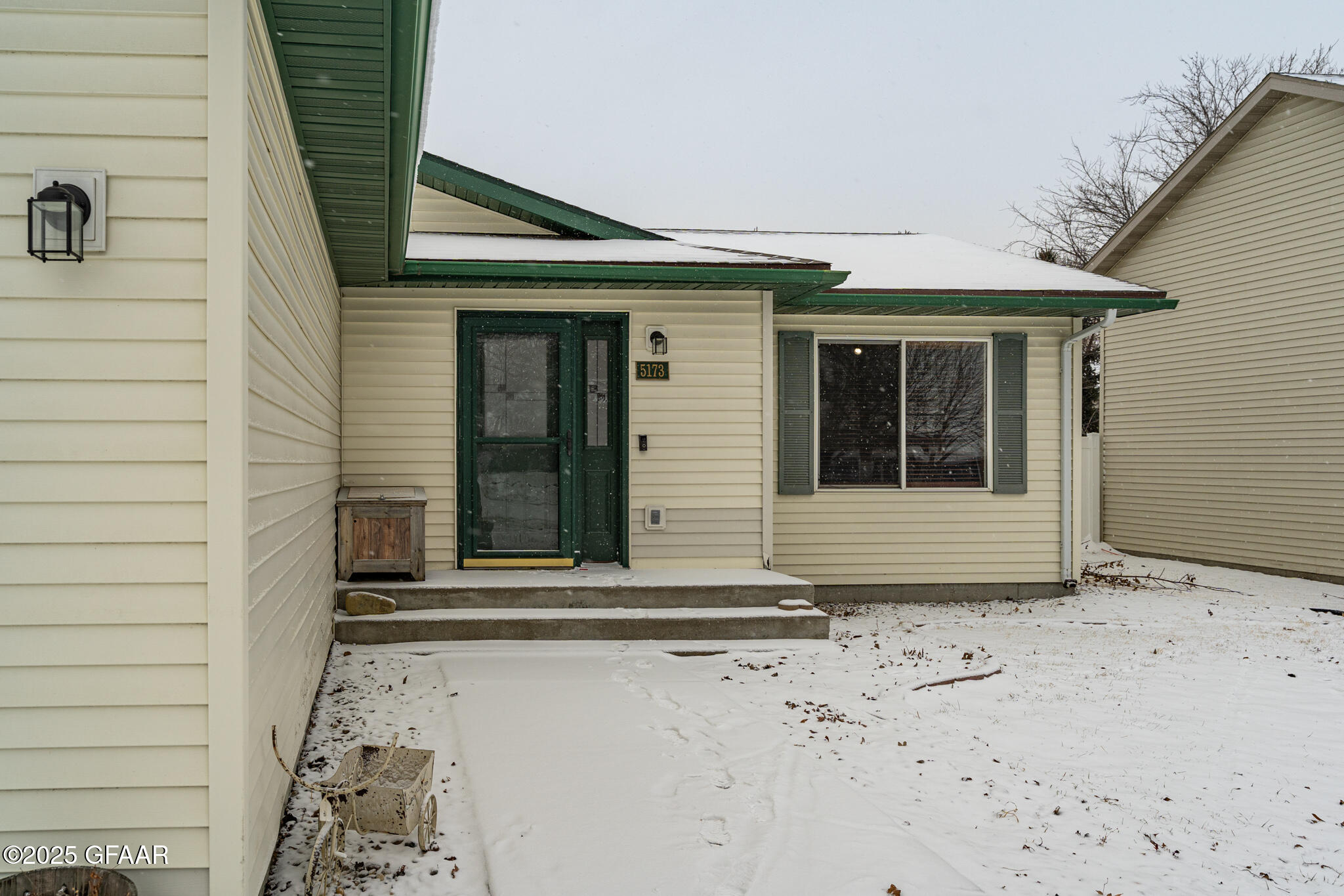 Grand Forks, North Dakota 58203, United States, 4 Bedrooms Bedrooms, ,2 BathroomsBathrooms,Residential,Pending,90898