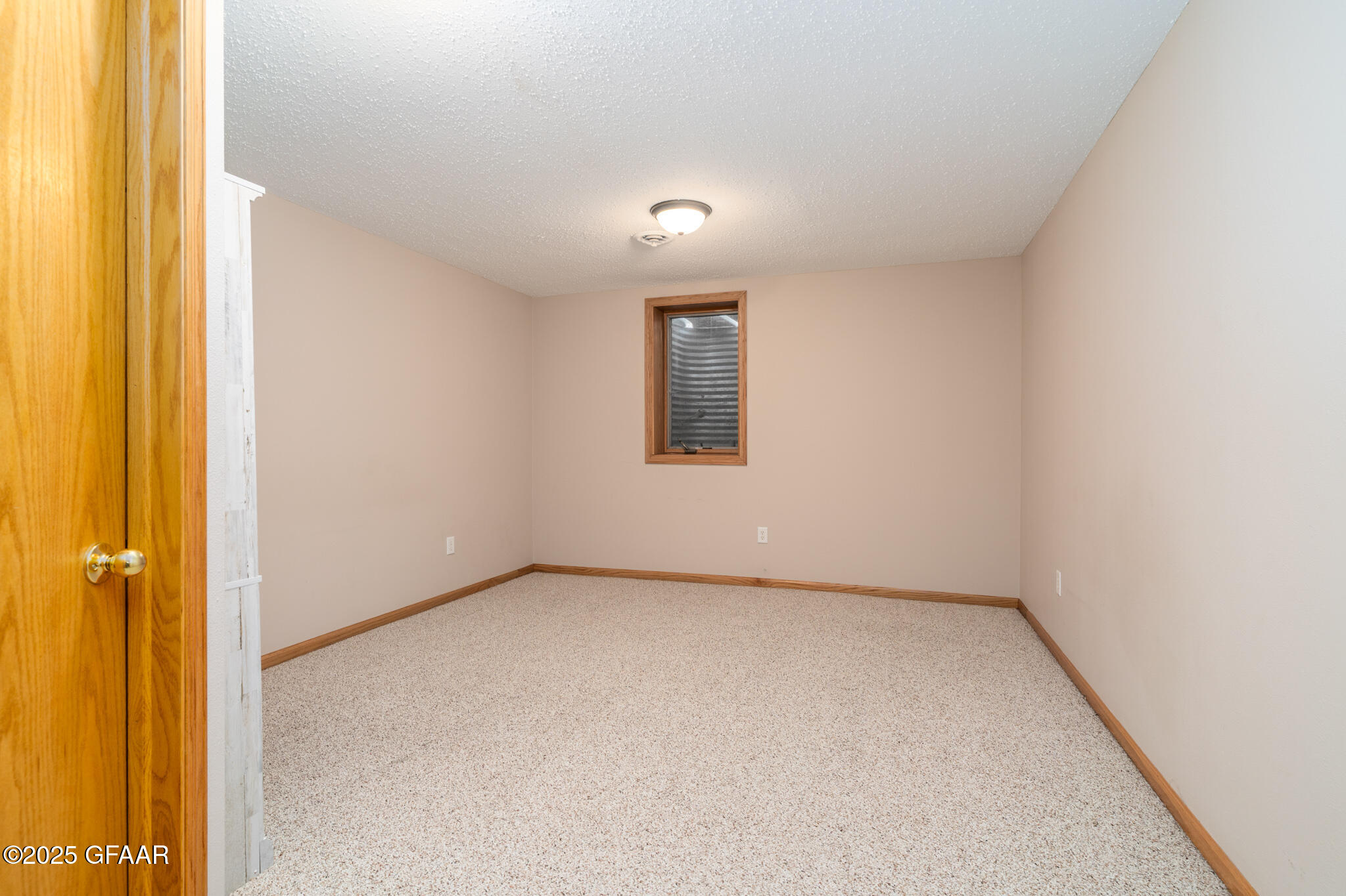 Grand Forks, North Dakota 58203, United States, 4 Bedrooms Bedrooms, ,2 BathroomsBathrooms,Residential,Pending,90898