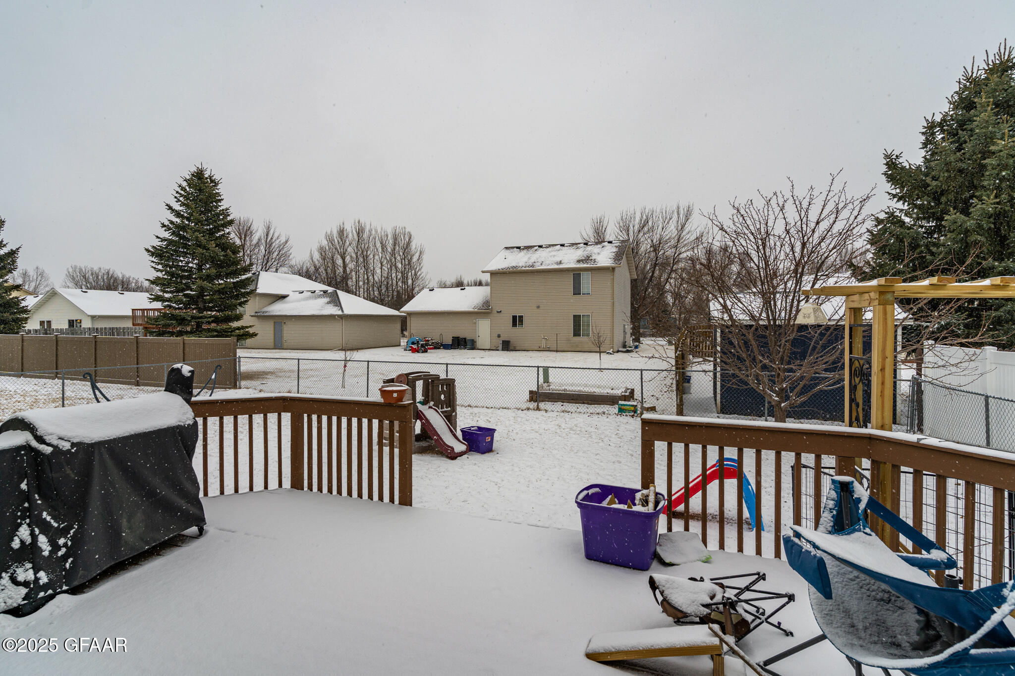 Grand Forks, North Dakota 58203, United States, 4 Bedrooms Bedrooms, ,2 BathroomsBathrooms,Residential,Pending,90898