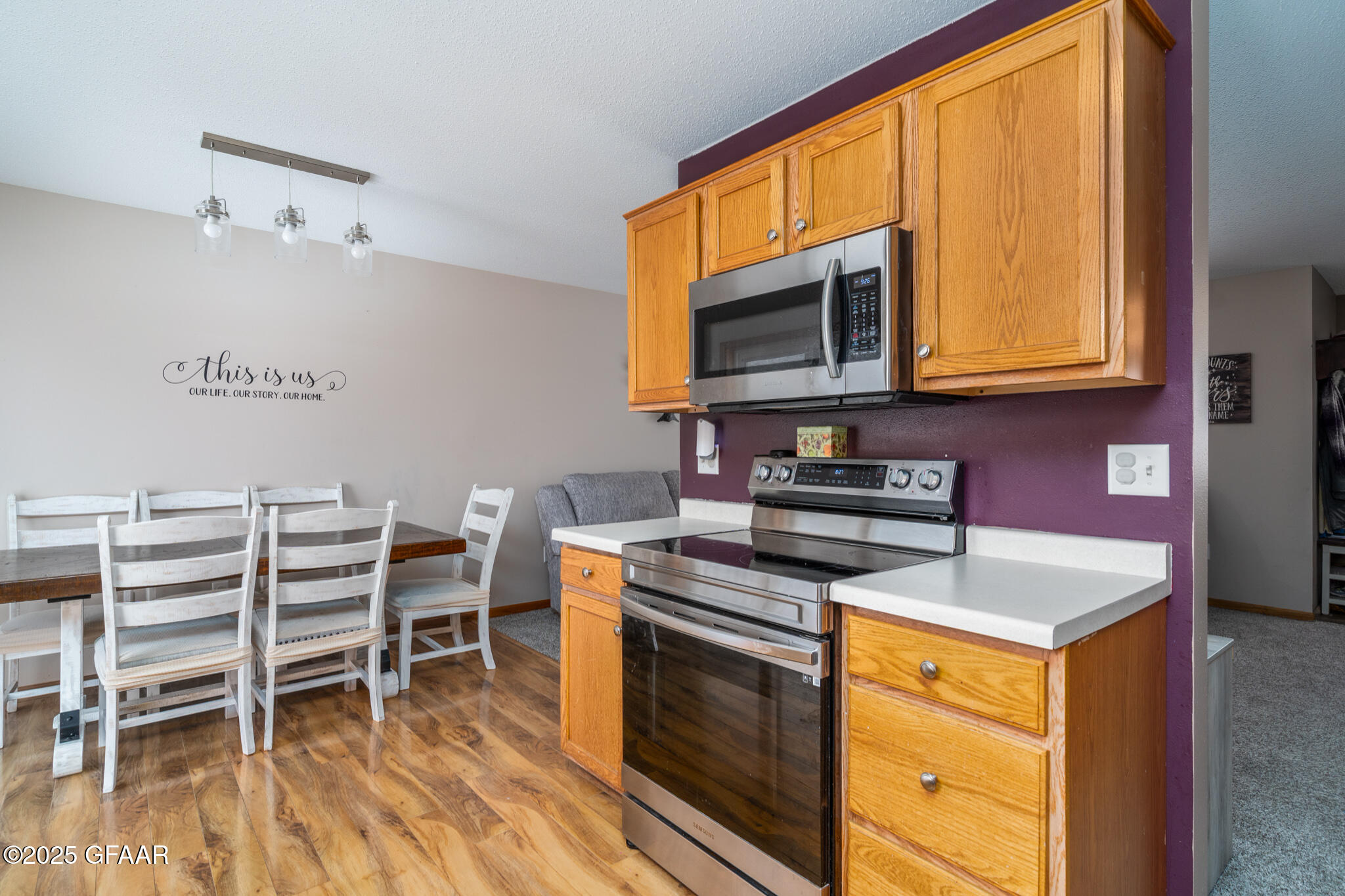 Grand Forks, North Dakota 58203, United States, 4 Bedrooms Bedrooms, ,2 BathroomsBathrooms,Residential,Pending,90898