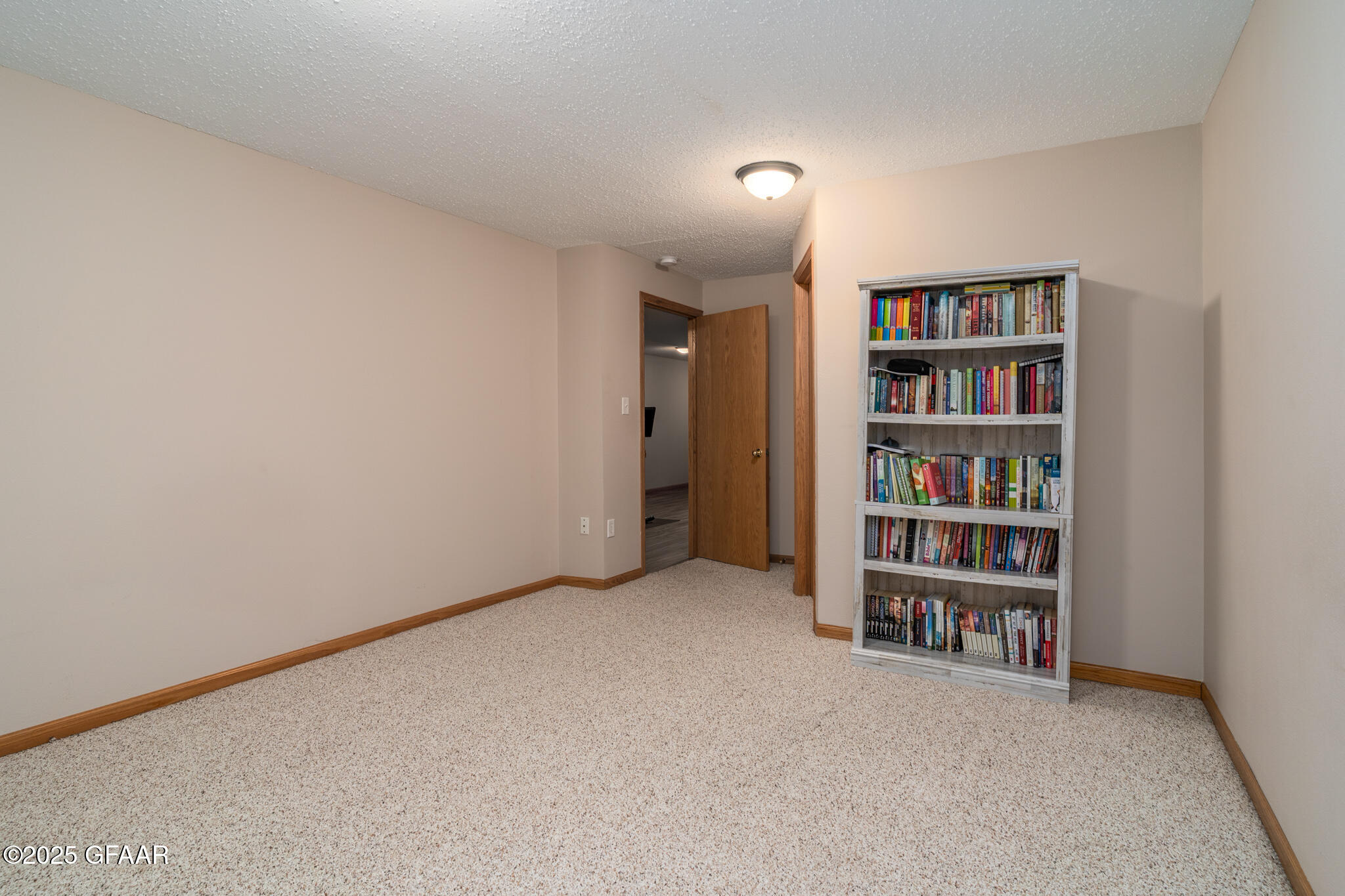 Grand Forks, North Dakota 58203, United States, 4 Bedrooms Bedrooms, ,2 BathroomsBathrooms,Residential,Pending,90898