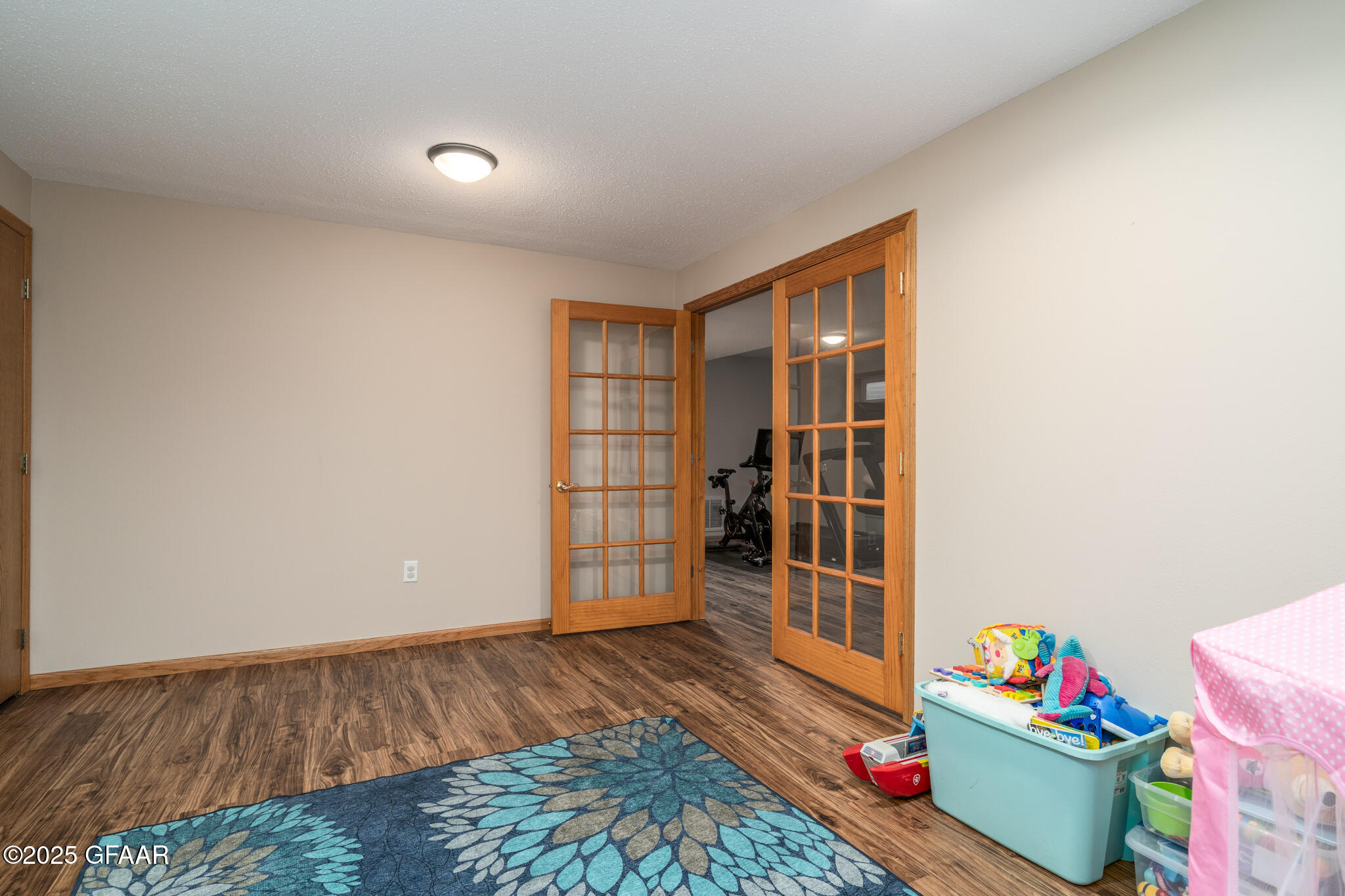 Grand Forks, North Dakota 58203, United States, 4 Bedrooms Bedrooms, ,2 BathroomsBathrooms,Residential,Pending,90898