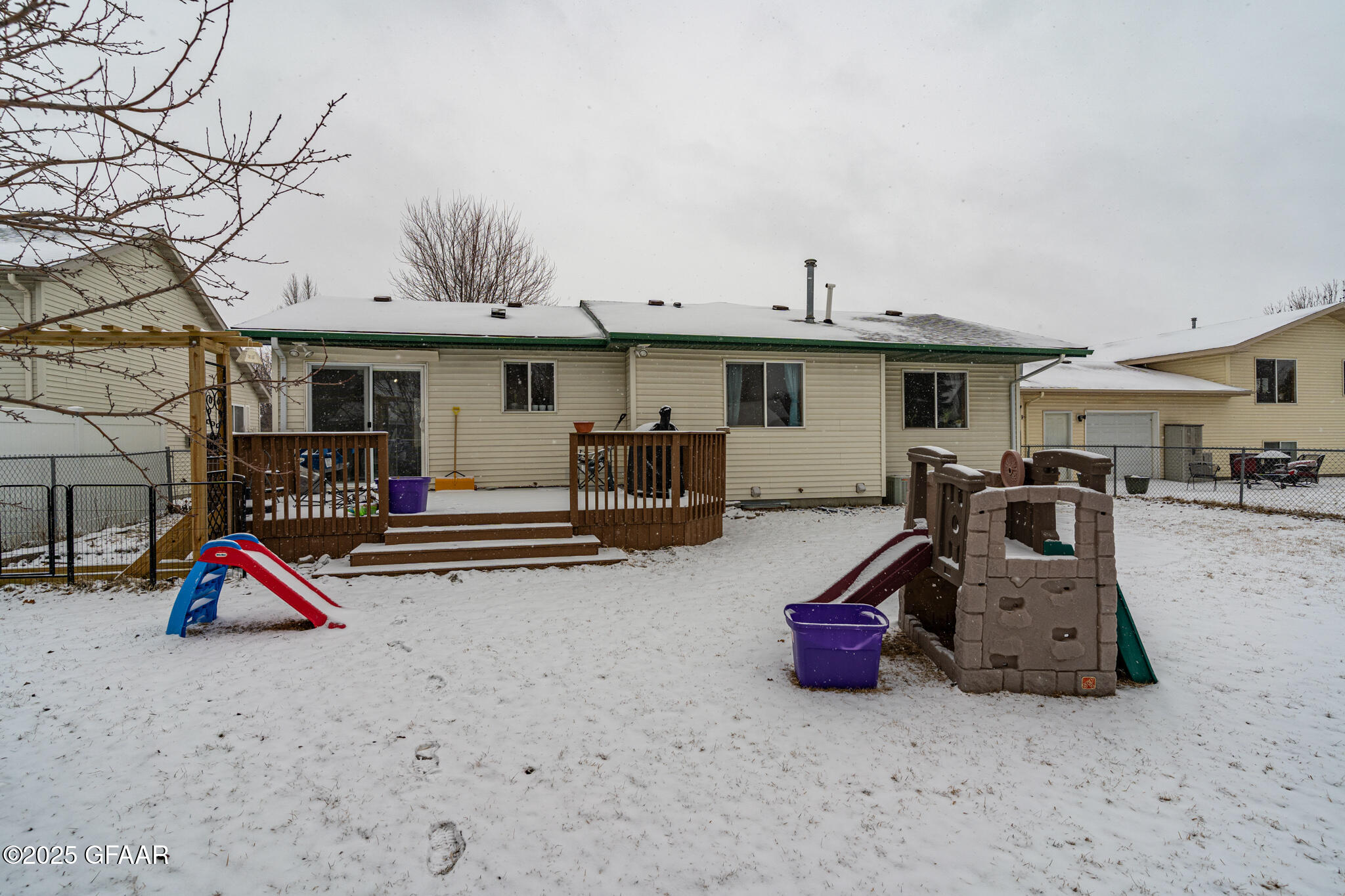 Grand Forks, North Dakota 58203, United States, 4 Bedrooms Bedrooms, ,2 BathroomsBathrooms,Residential,Pending,90898