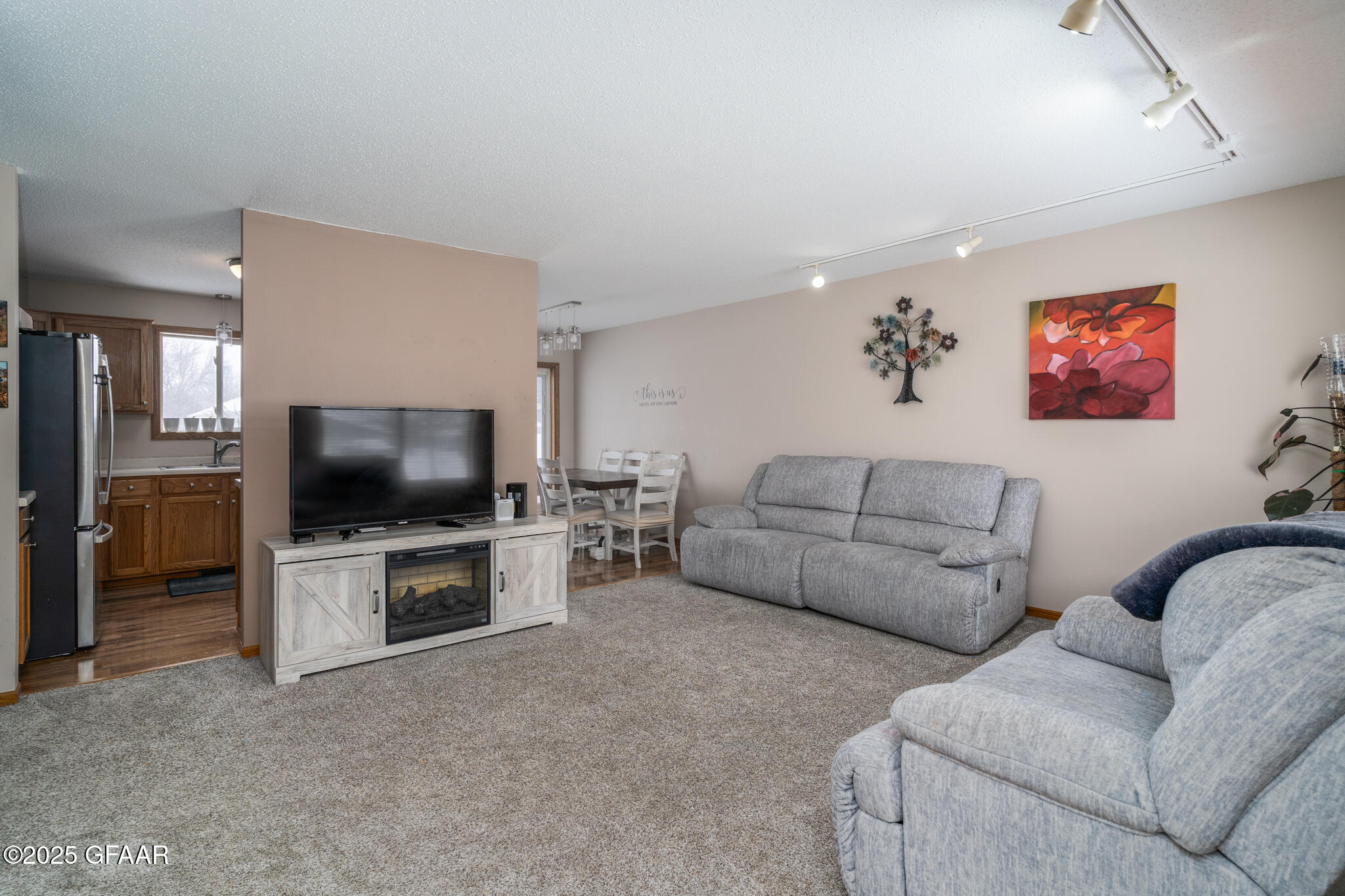 Grand Forks, North Dakota 58203, United States, 4 Bedrooms Bedrooms, ,2 BathroomsBathrooms,Residential,Pending,90898