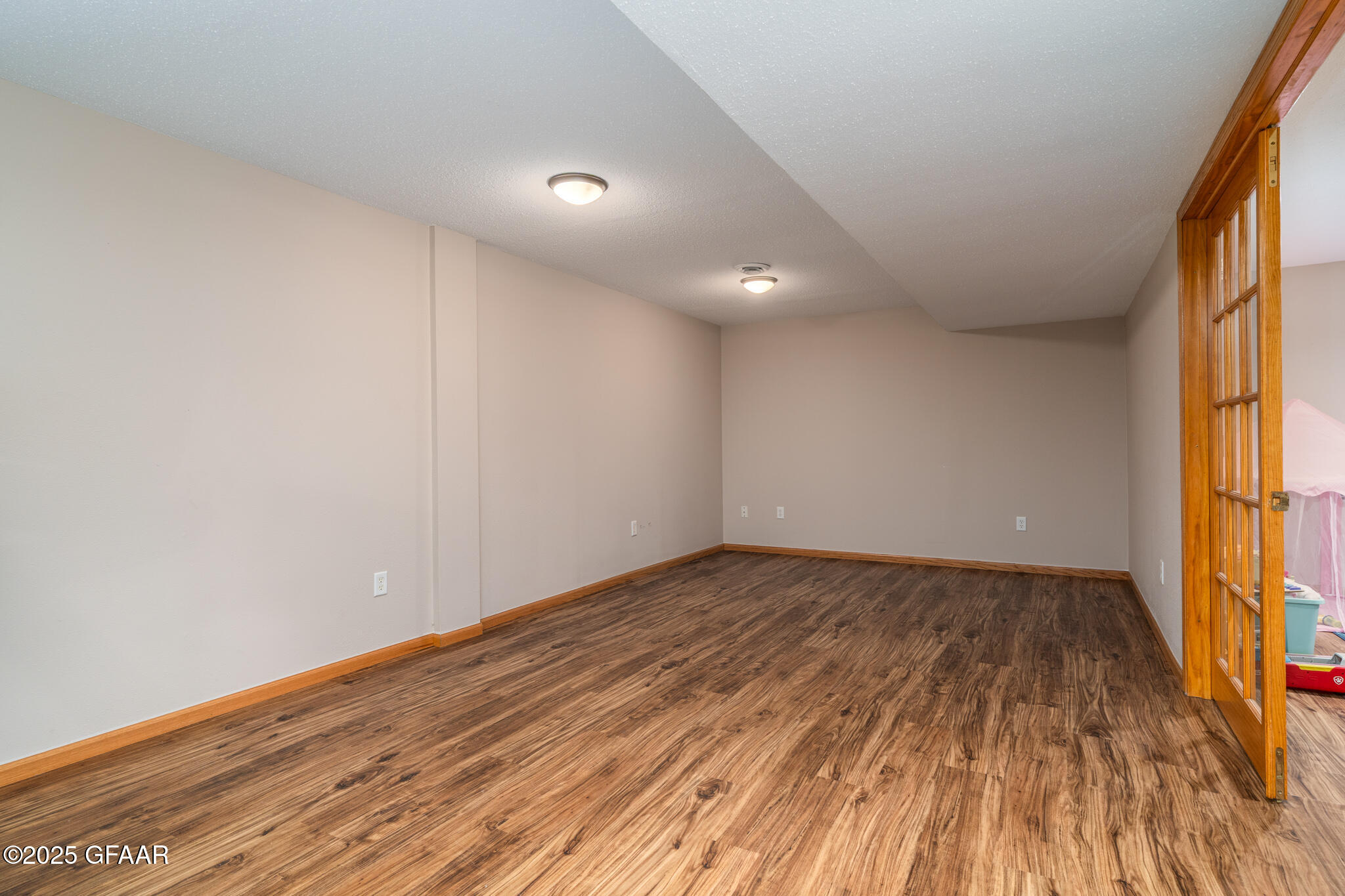 Grand Forks, North Dakota 58203, United States, 4 Bedrooms Bedrooms, ,2 BathroomsBathrooms,Residential,Pending,90898