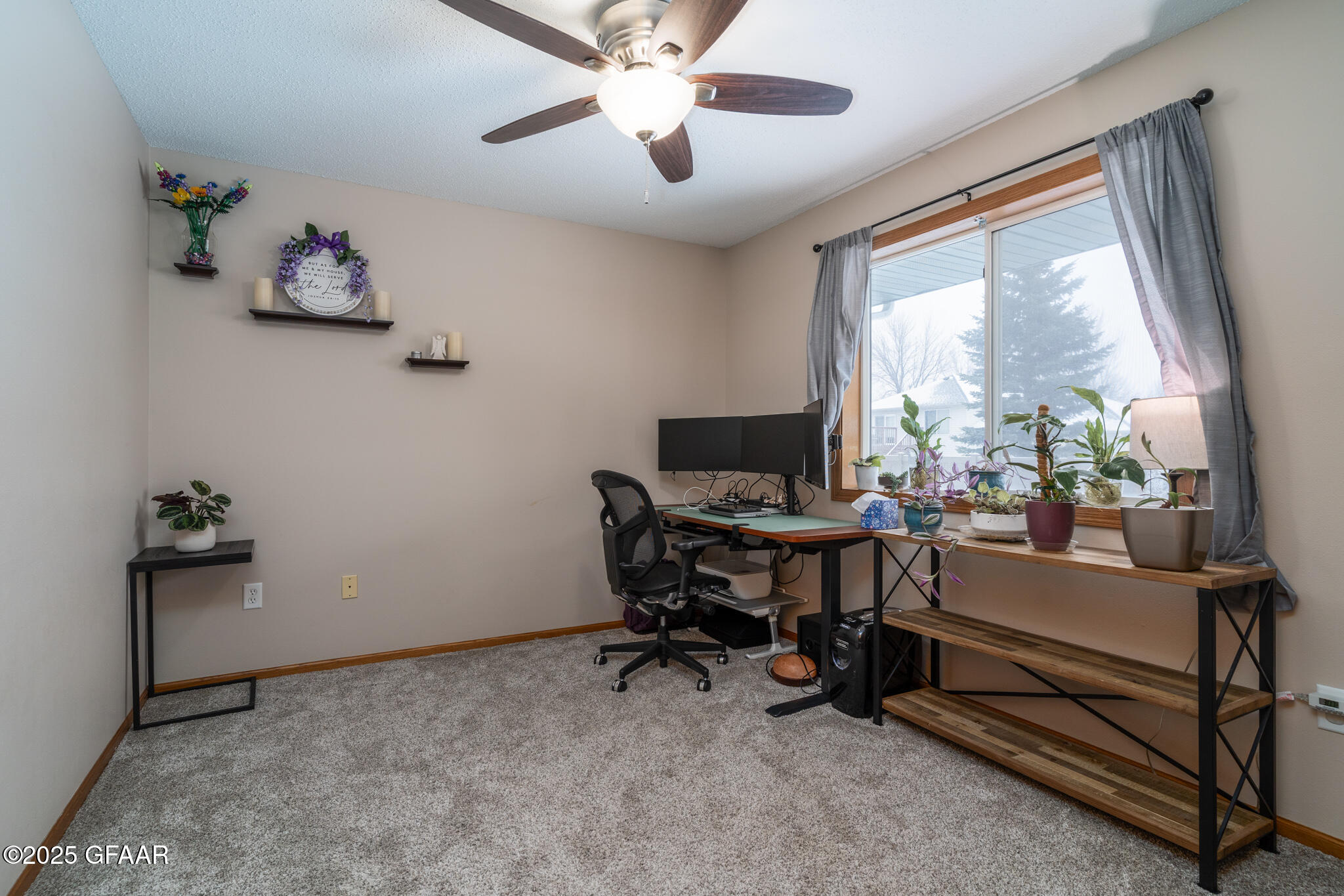 Grand Forks, North Dakota 58203, United States, 4 Bedrooms Bedrooms, ,2 BathroomsBathrooms,Residential,Pending,90898