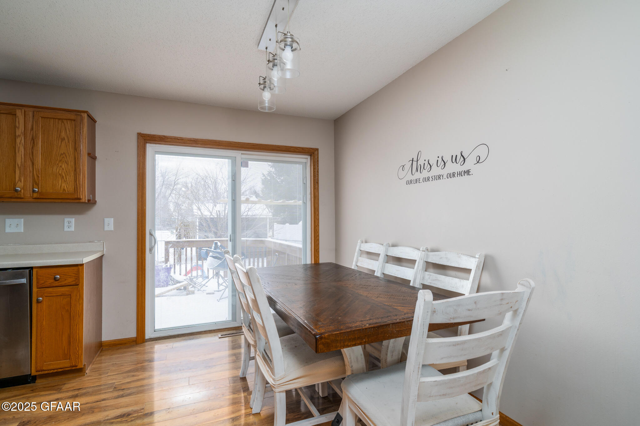 Grand Forks, North Dakota 58203, United States, 4 Bedrooms Bedrooms, ,2 BathroomsBathrooms,Residential,Pending,90898