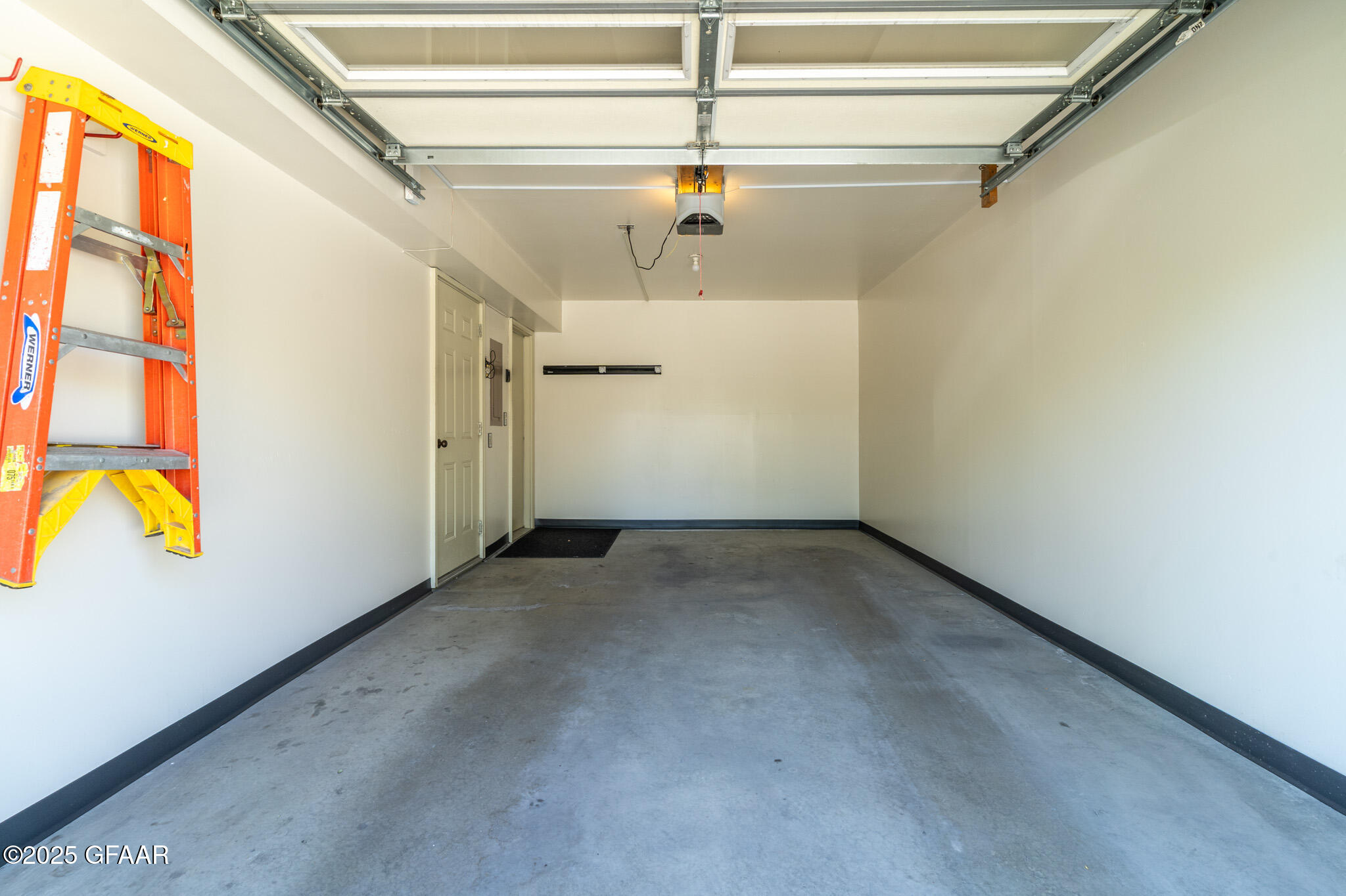 Grand Forks, North Dakota 58201, United States, 2 Bedrooms Bedrooms, ,2 BathroomsBathrooms,Residential,Pending,136240