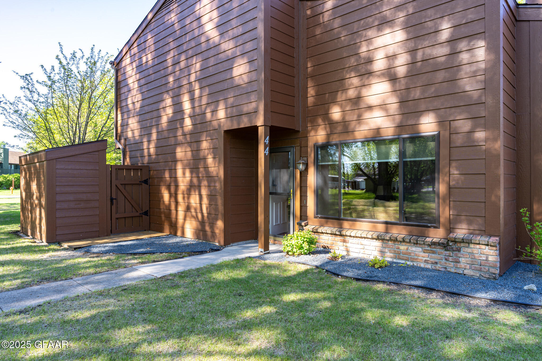 Grand Forks, North Dakota 58201, United States, 2 Bedrooms Bedrooms, ,2 BathroomsBathrooms,Residential,Pending,136240