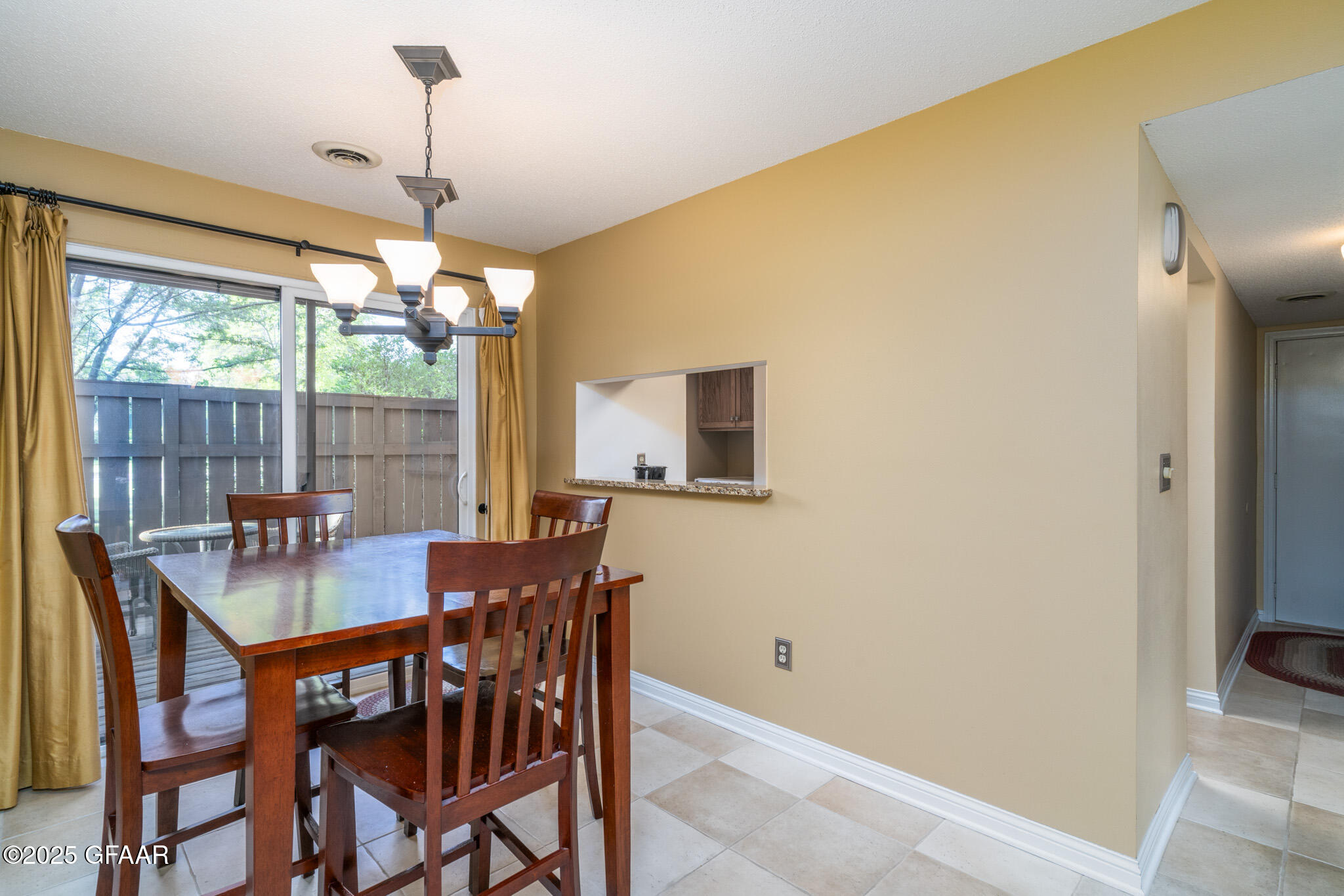 Grand Forks, North Dakota 58201, United States, 2 Bedrooms Bedrooms, ,2 BathroomsBathrooms,Residential,Pending,136240