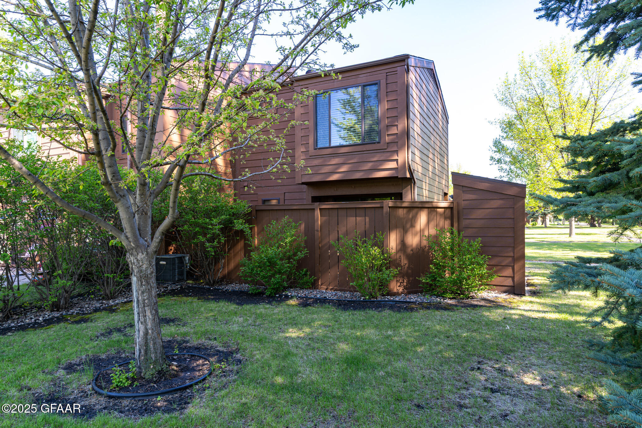 Grand Forks, North Dakota 58201, United States, 2 Bedrooms Bedrooms, ,2 BathroomsBathrooms,Residential,Pending,136240