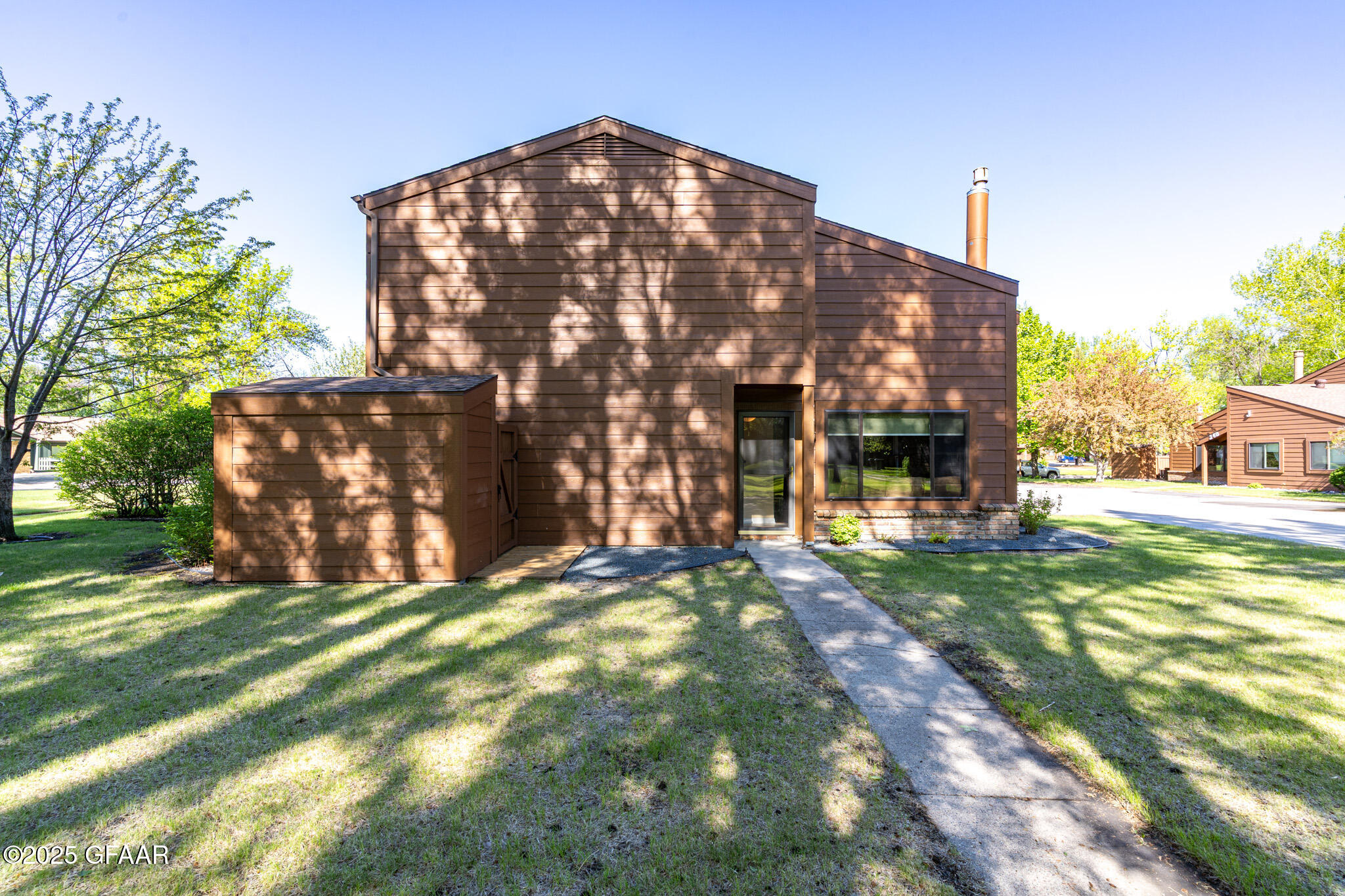 Grand Forks, North Dakota 58201, United States, 2 Bedrooms Bedrooms, ,2 BathroomsBathrooms,Residential,Pending,136240