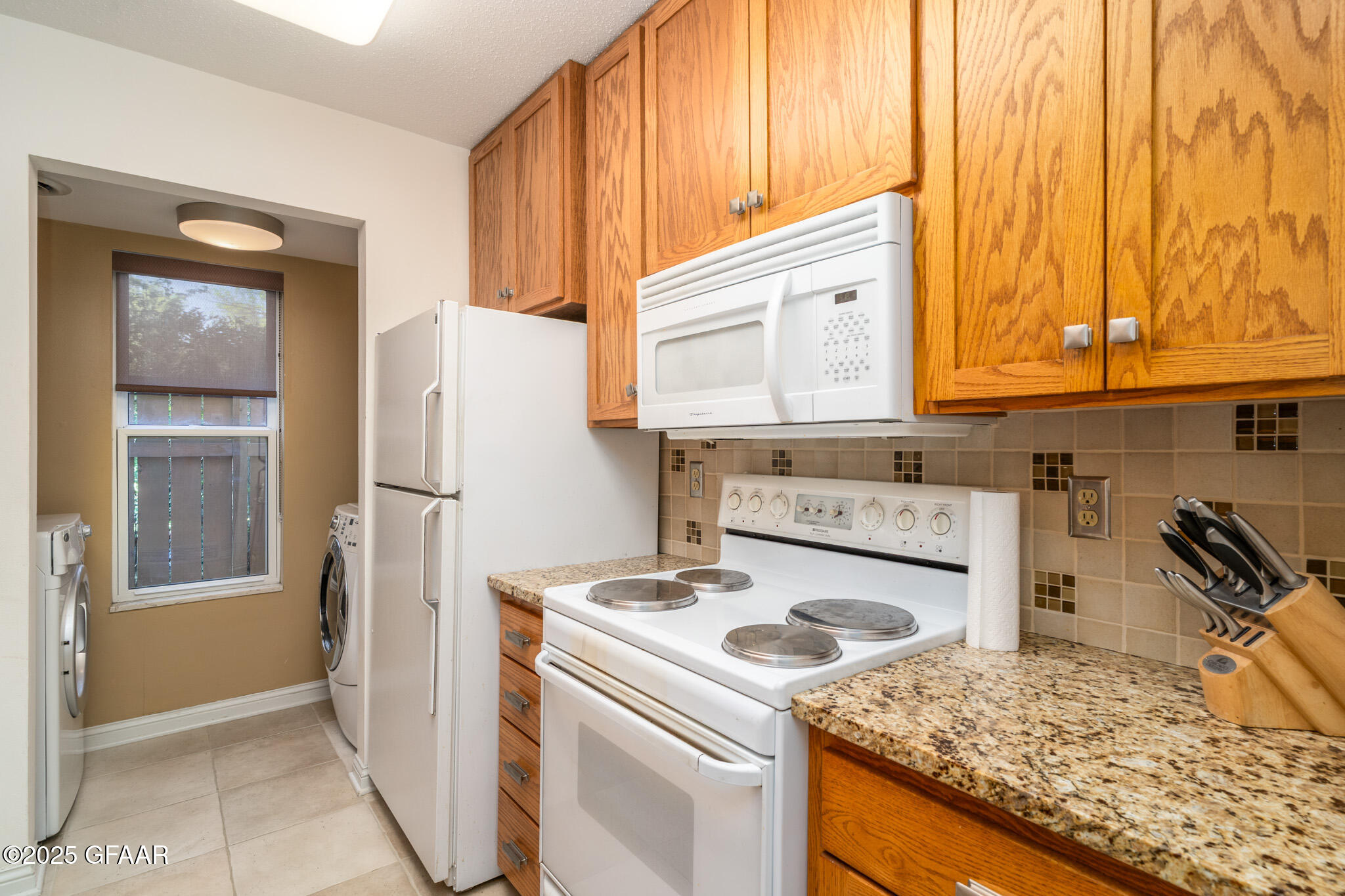 Grand Forks, North Dakota 58201, United States, 2 Bedrooms Bedrooms, ,2 BathroomsBathrooms,Residential,Pending,136240