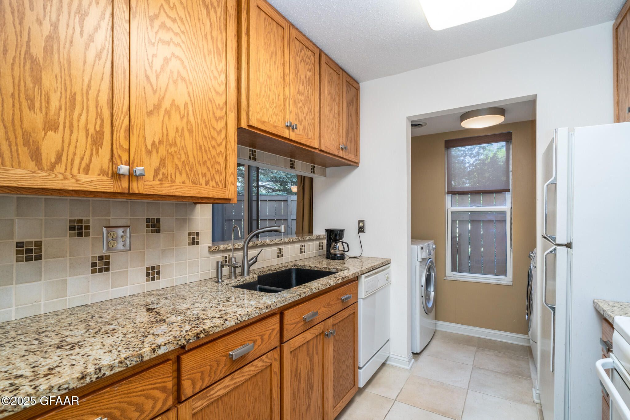 Grand Forks, North Dakota 58201, United States, 2 Bedrooms Bedrooms, ,2 BathroomsBathrooms,Residential,Pending,136240