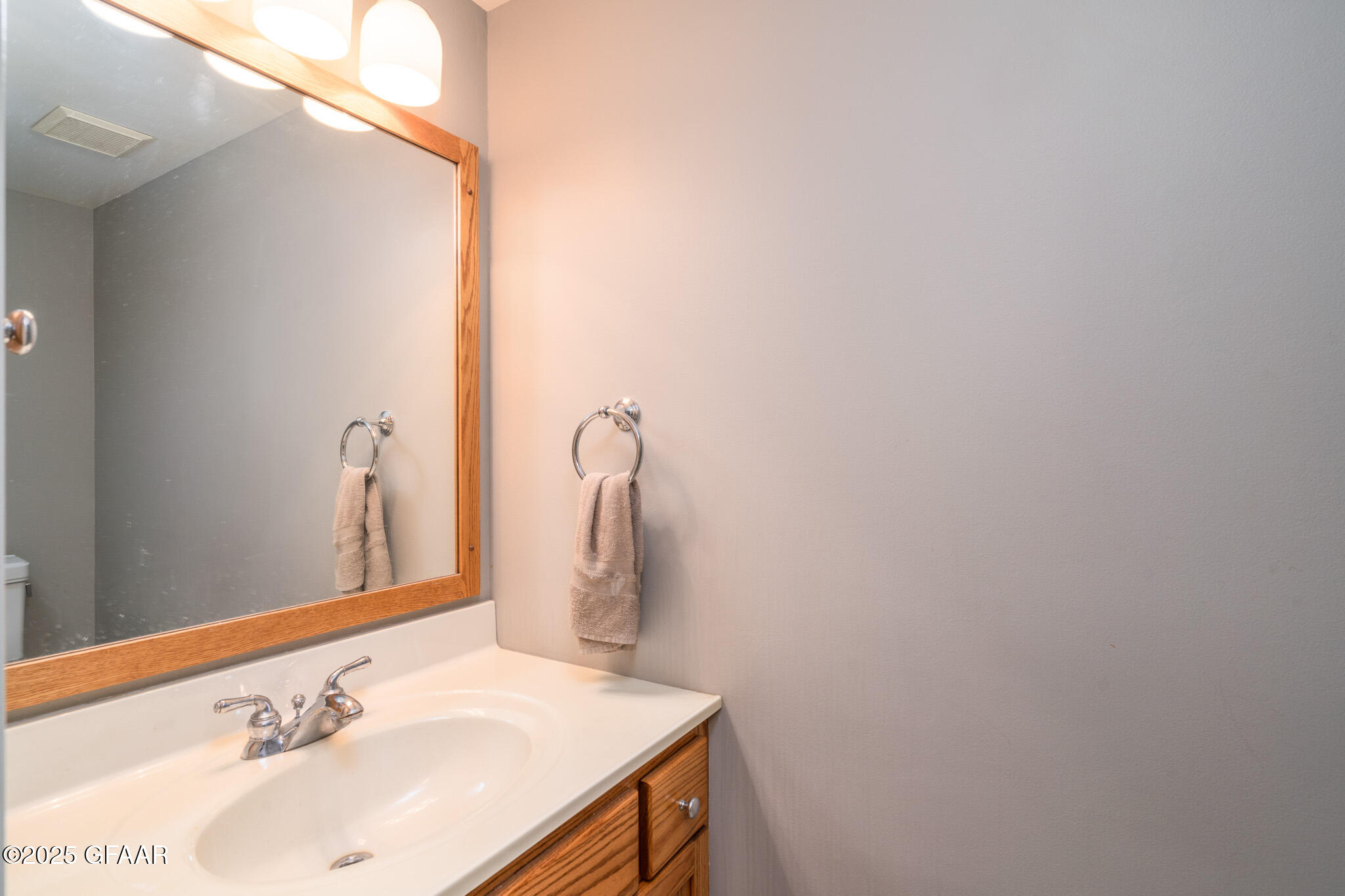 Grand Forks, North Dakota 58201, United States, 2 Bedrooms Bedrooms, ,2 BathroomsBathrooms,Residential,Pending,136240