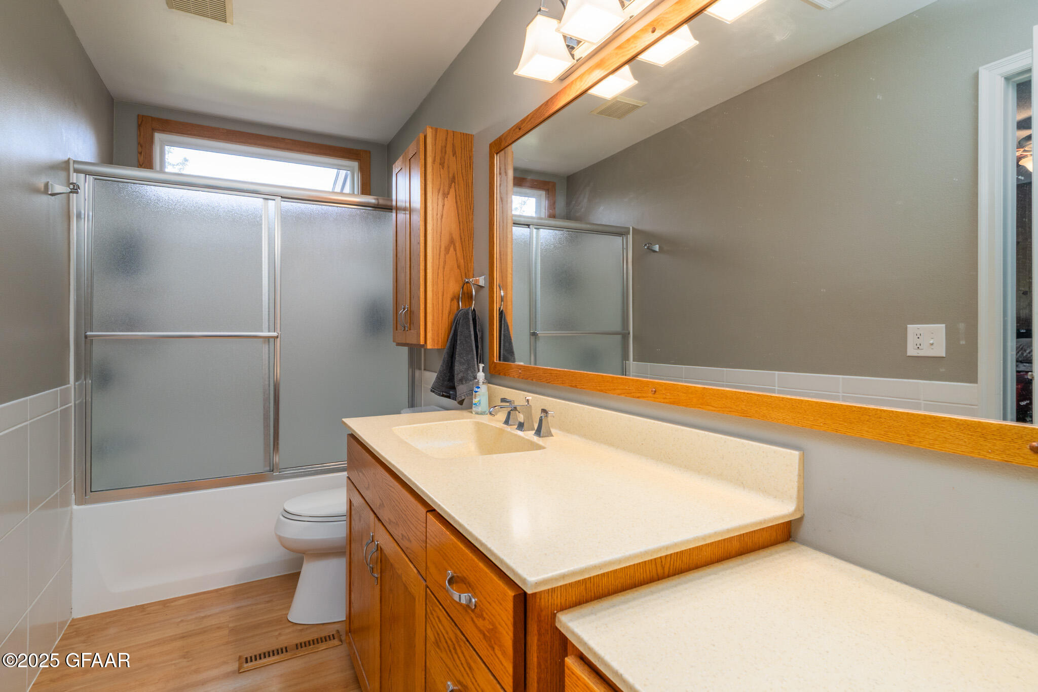 Grand Forks, North Dakota 58201, United States, 2 Bedrooms Bedrooms, ,2 BathroomsBathrooms,Residential,Pending,136240