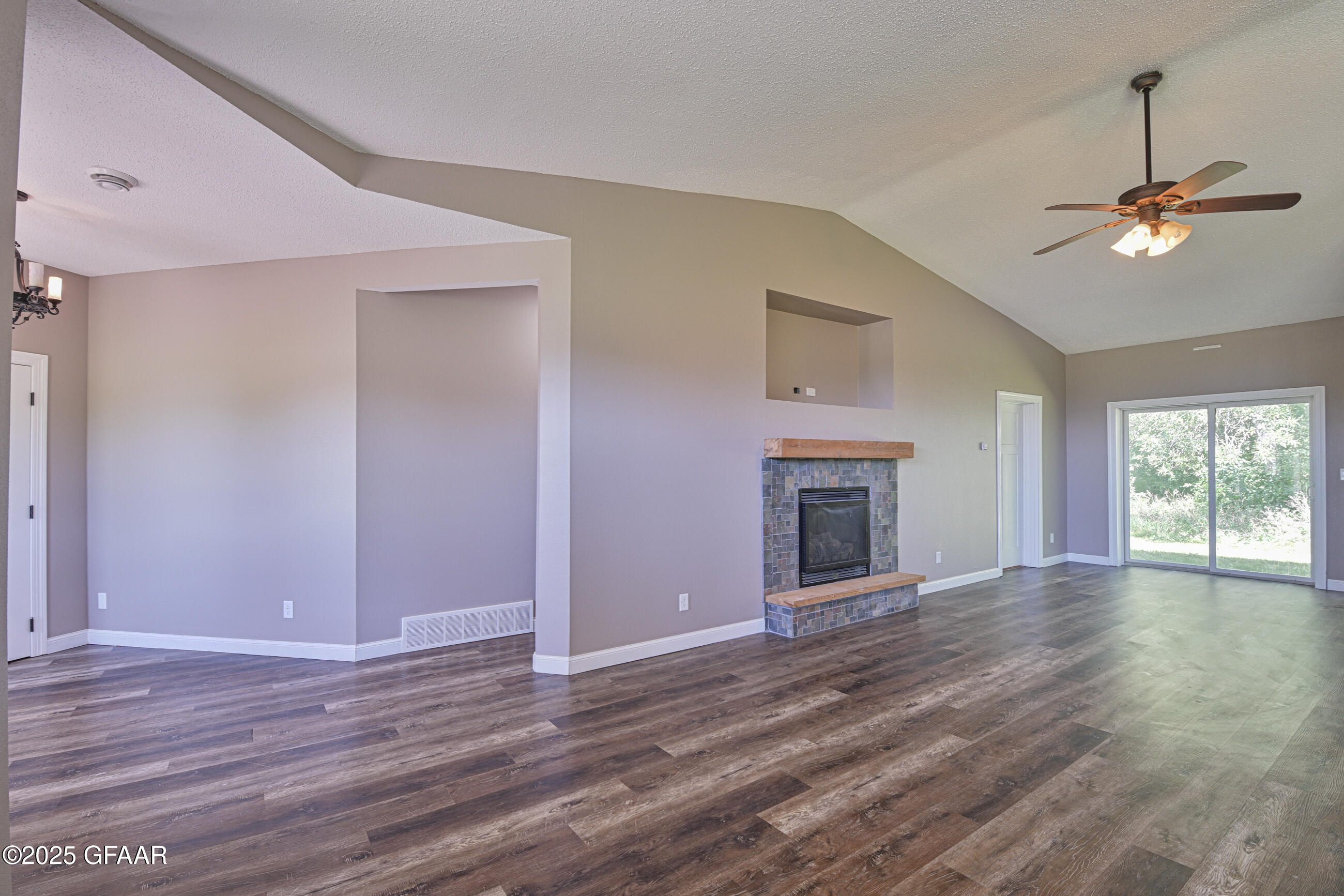 Grand Forks, North Dakota 58201, United States, 3 Bedrooms Bedrooms, ,3 BathroomsBathrooms,Residential,Active,204239