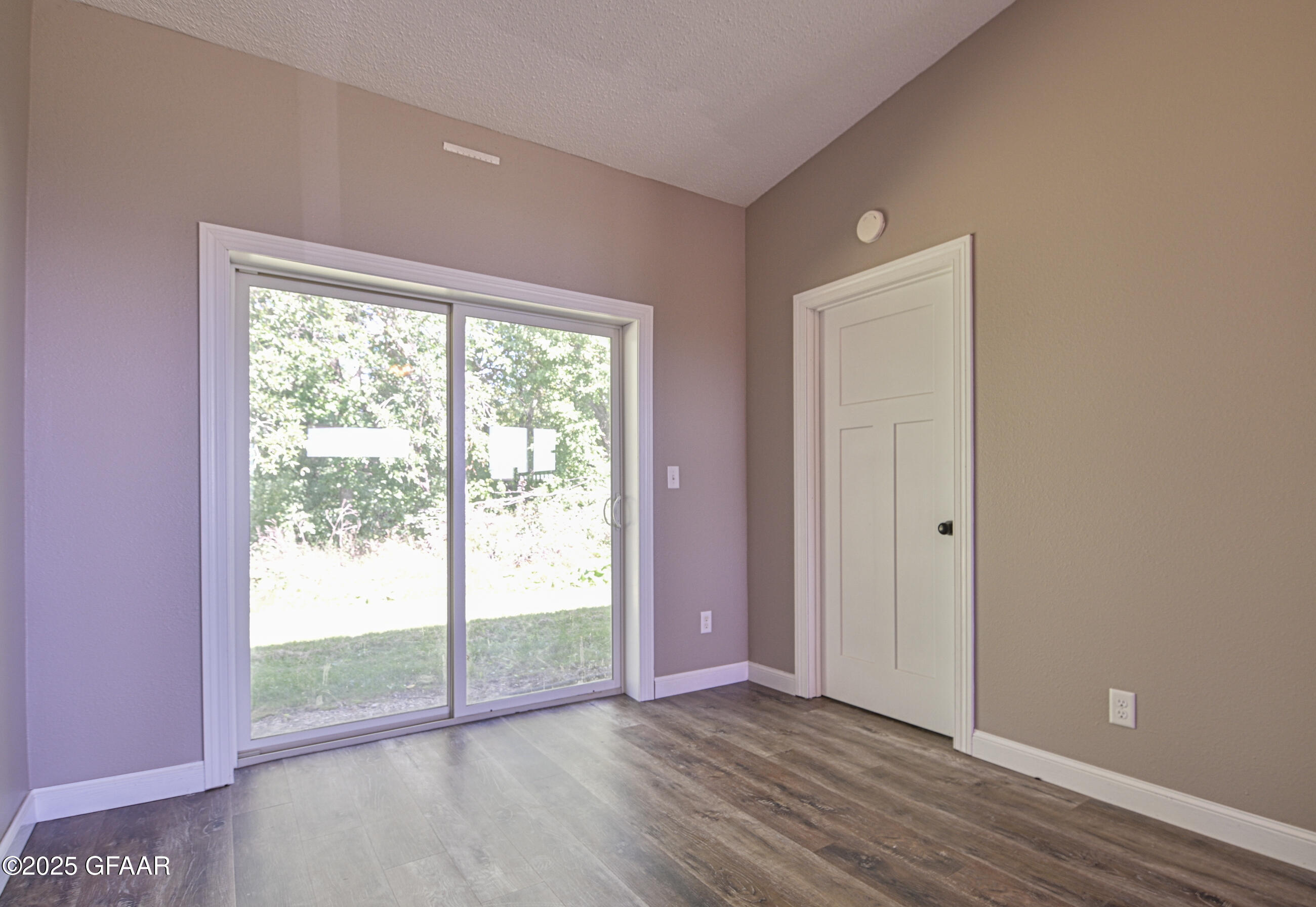 Grand Forks, North Dakota 58201, United States, 3 Bedrooms Bedrooms, ,3 BathroomsBathrooms,Residential,Active,204239